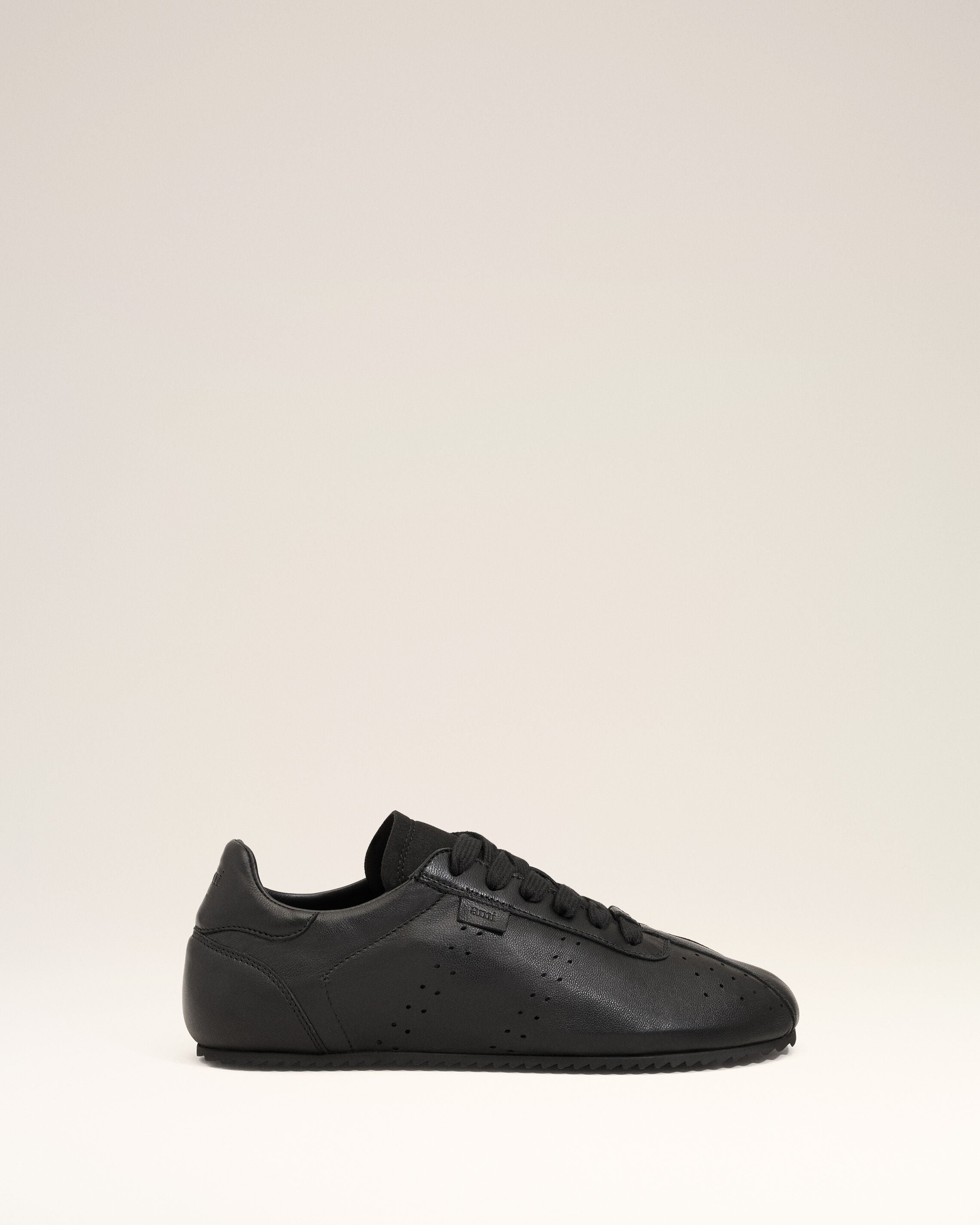 Ami Paris レザーシューズ　サイズ40 BLACK Black Smooth Leather Low Top Step Sneakers | AMI PARIS