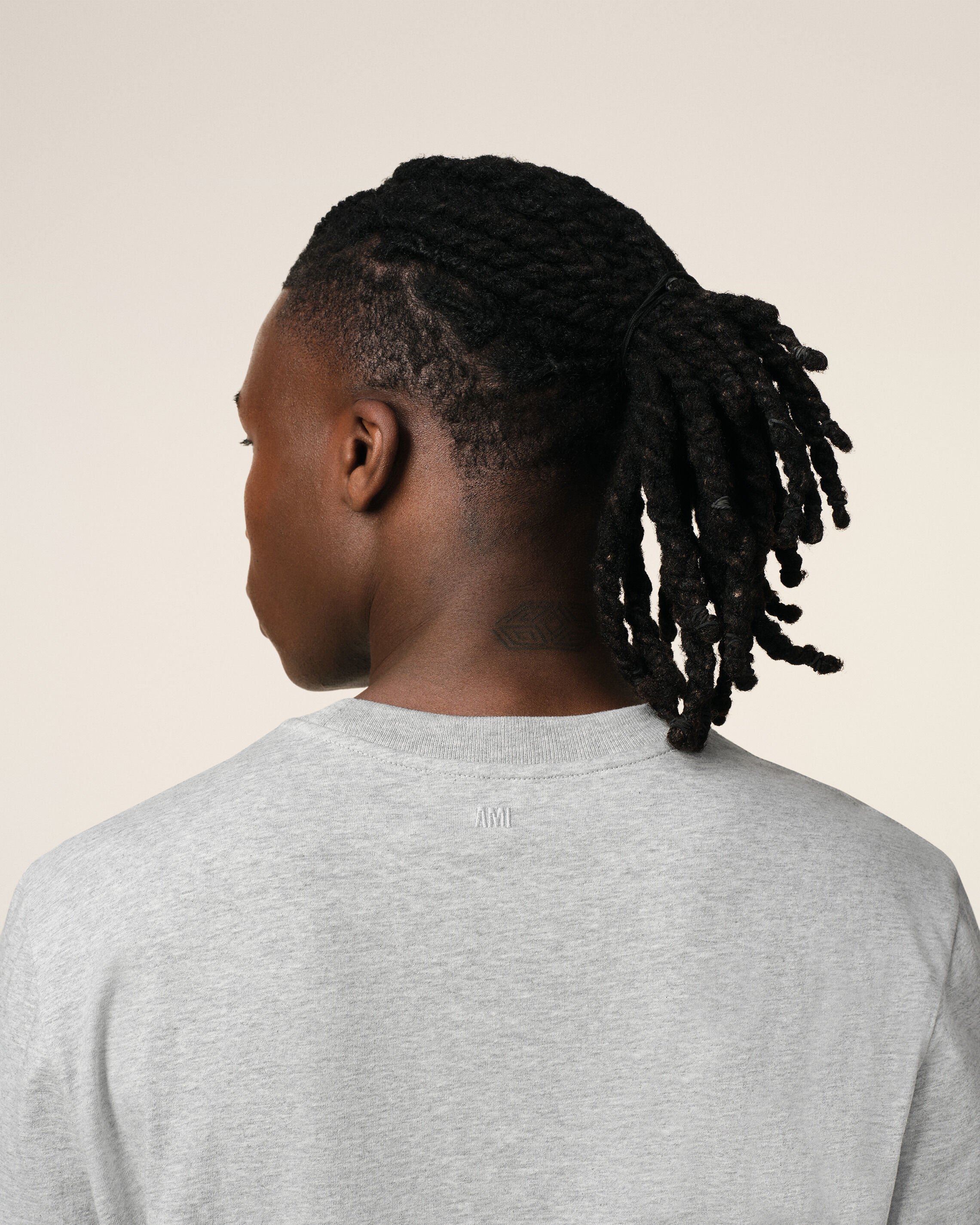K*i様 ami グレー Tシャツ HEATHER ASH GREY Grey Cotton Ami De Coeur Embossed T-shirt | Ami Paris