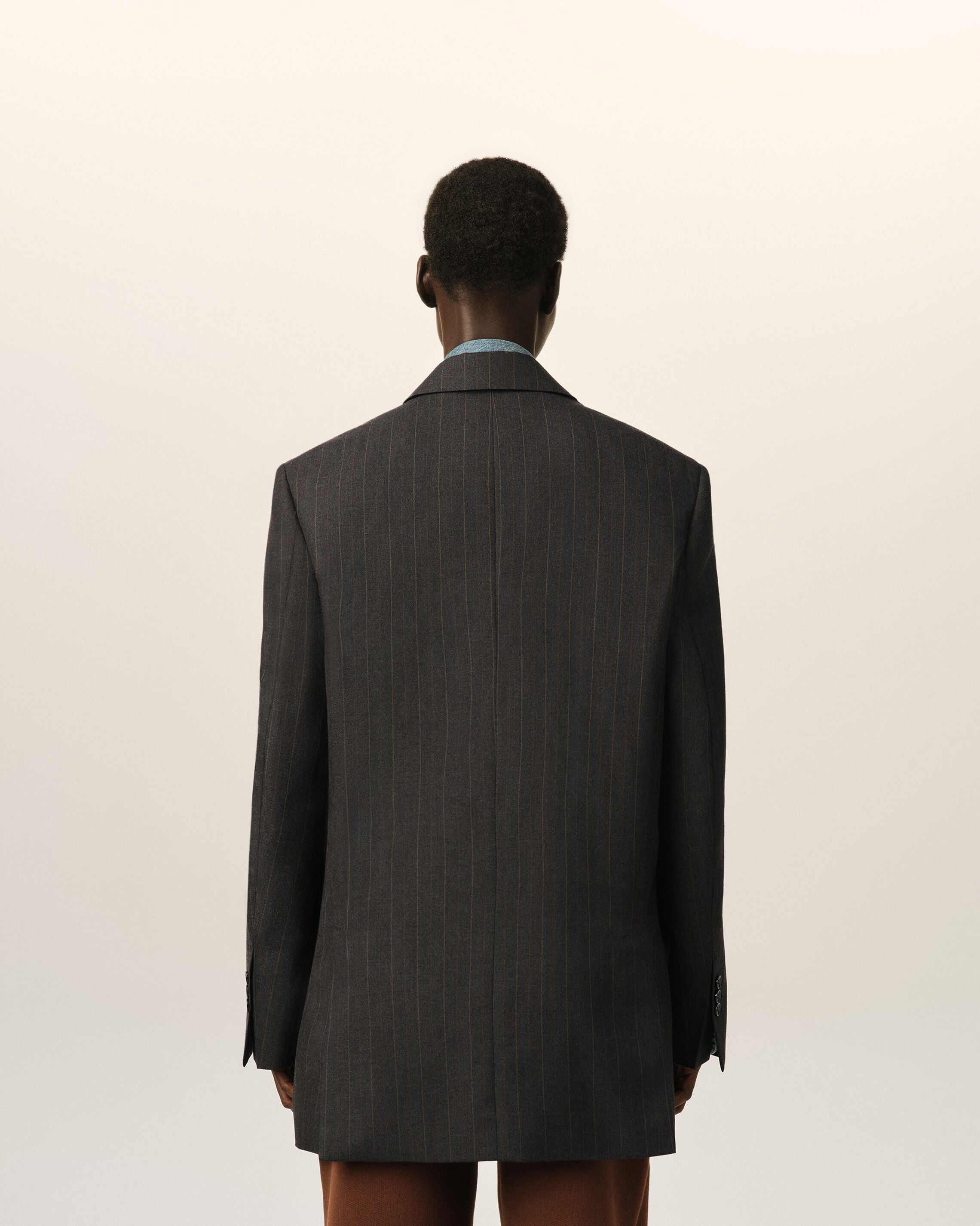 Blazer de lana gris a rayas de doble botonadura - 5
