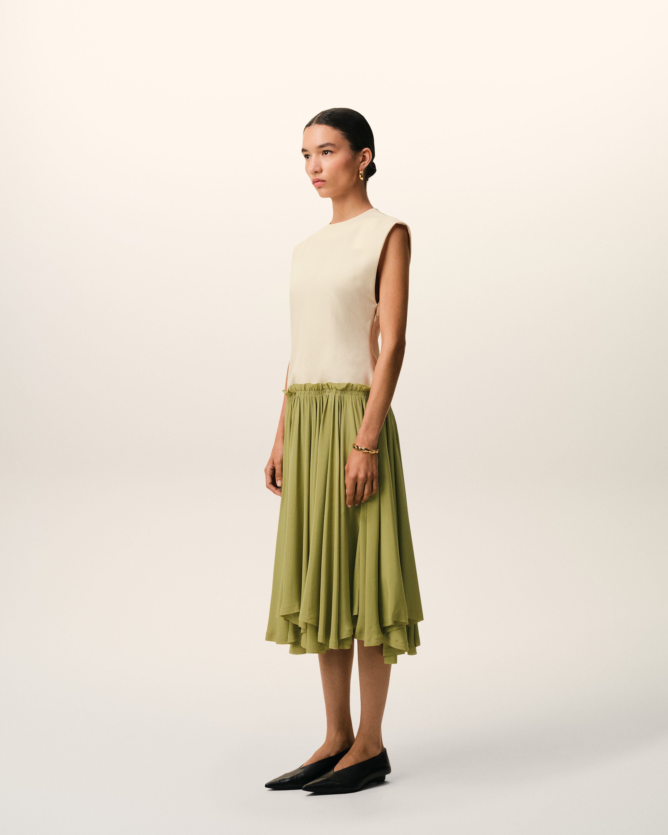 Weiß-grünes Midikleid aus Schurwolle - 6