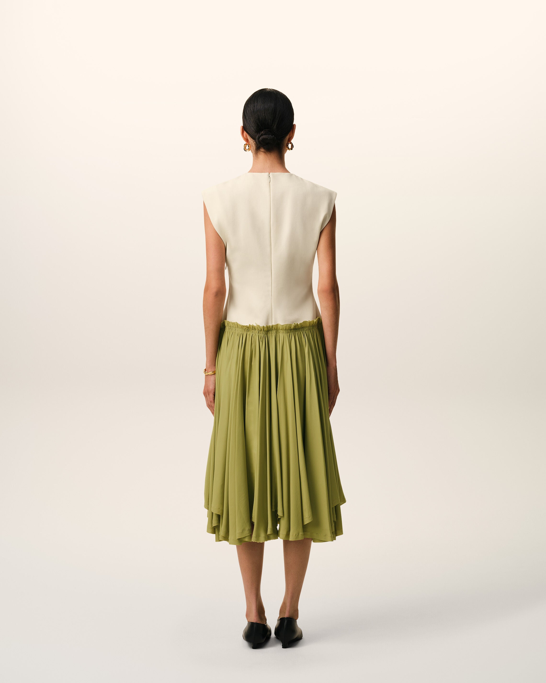 Weiß-grünes Midikleid aus Schurwolle - 5