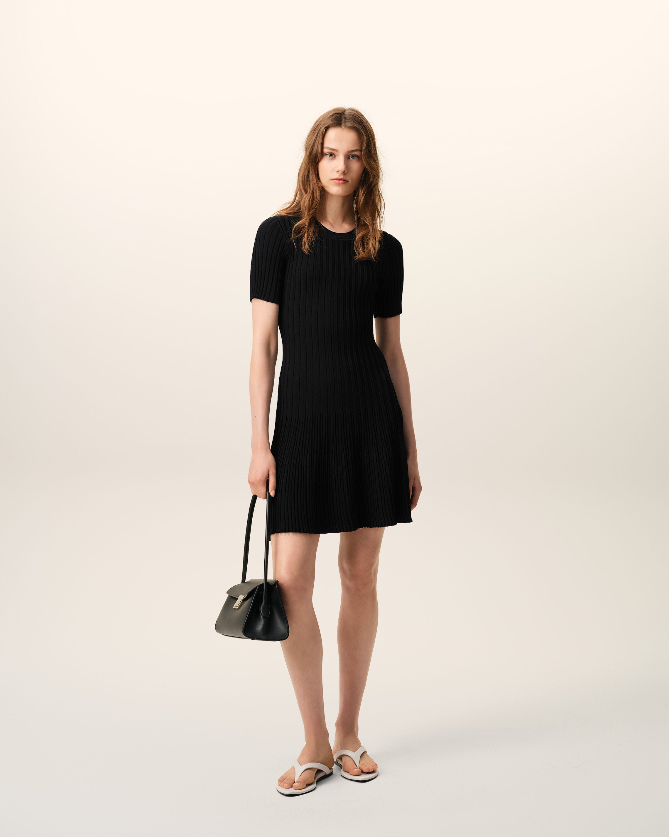 Robe Mini Noire A Godets en Maille - 2