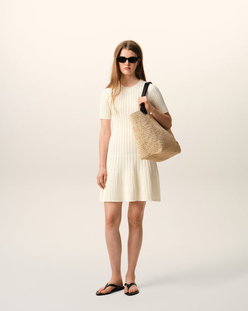 Robe Mini Blanche A Godets en Maille - 2 - Ami Paris