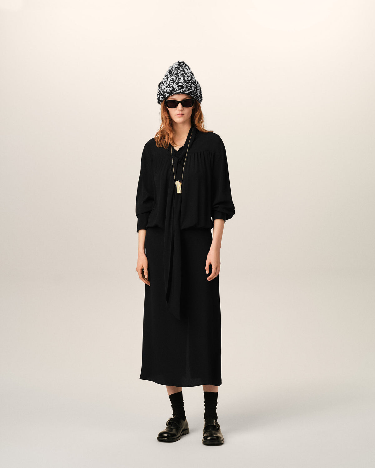 Midi-Kleid aus schwarzem Seidengemisch mit Lavallière - 2