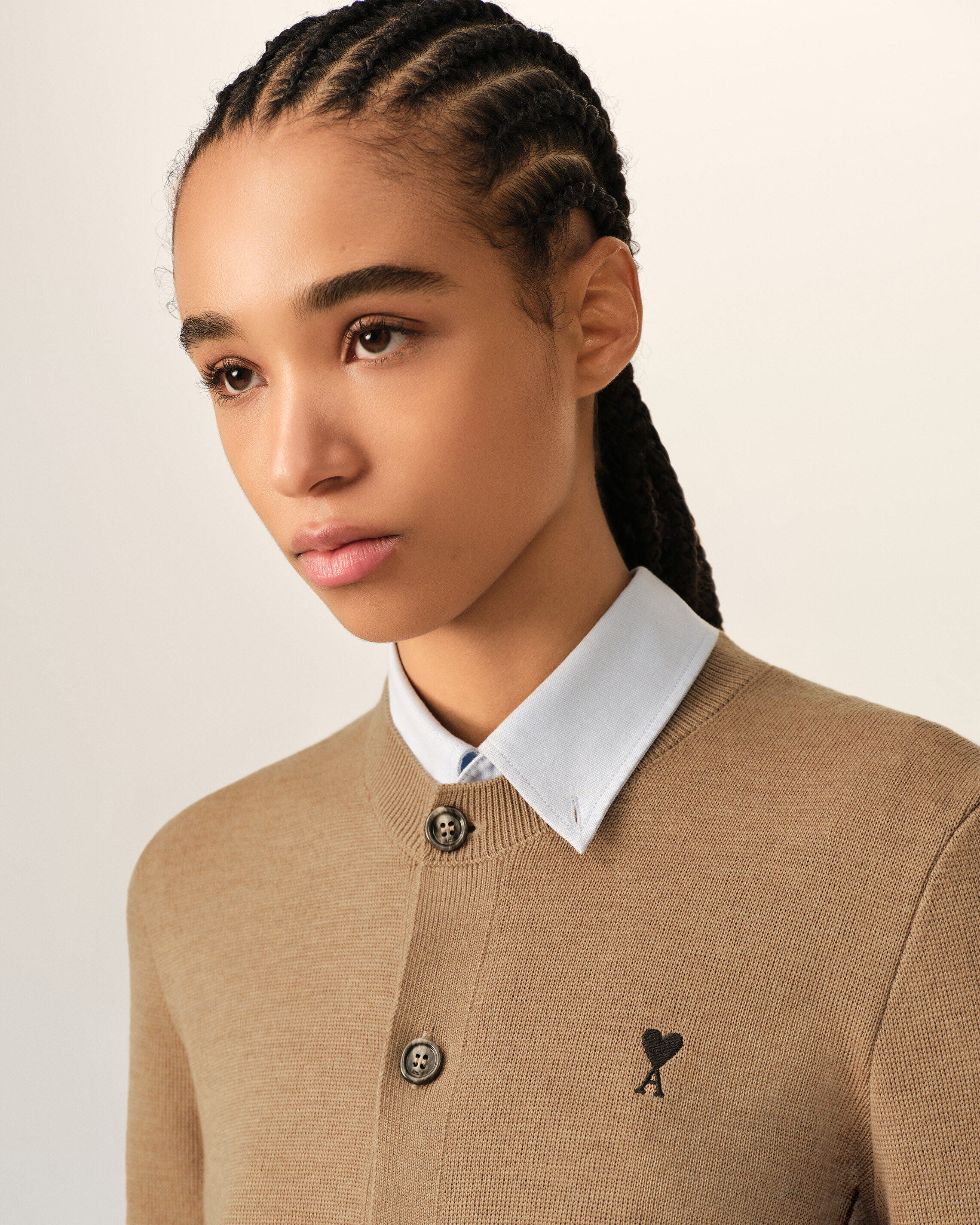Cardigan beige col rond en laine Ami de Coeur - 4
