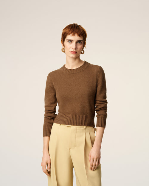 Ami De Coeur Pullover mit Rundhalsausschnitt aus braunem Kaschmir - 3 - Ami Paris