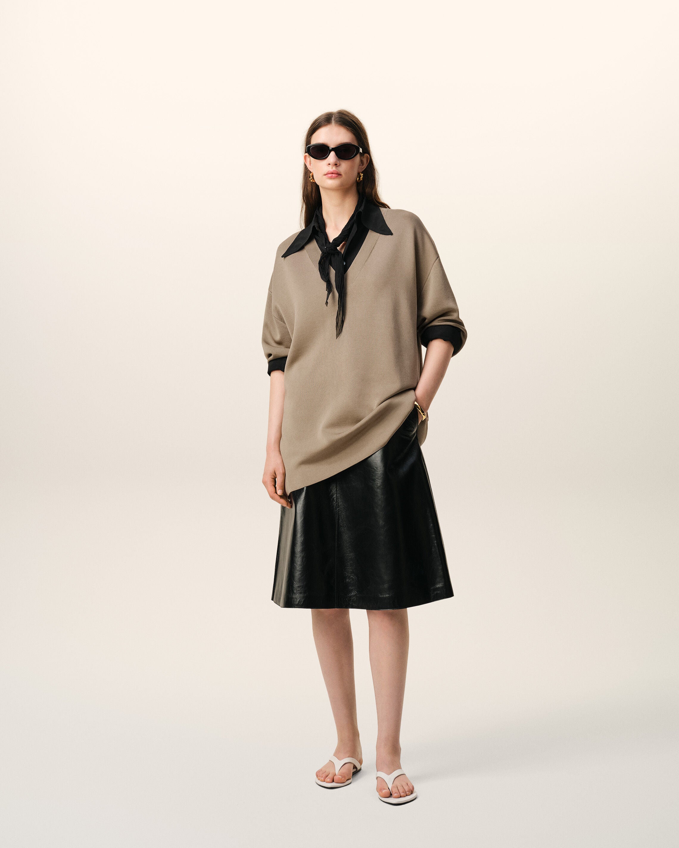 TAUPE BEIGE Beige Wool Short Sleeves V Neck Sweater | Ami Paris