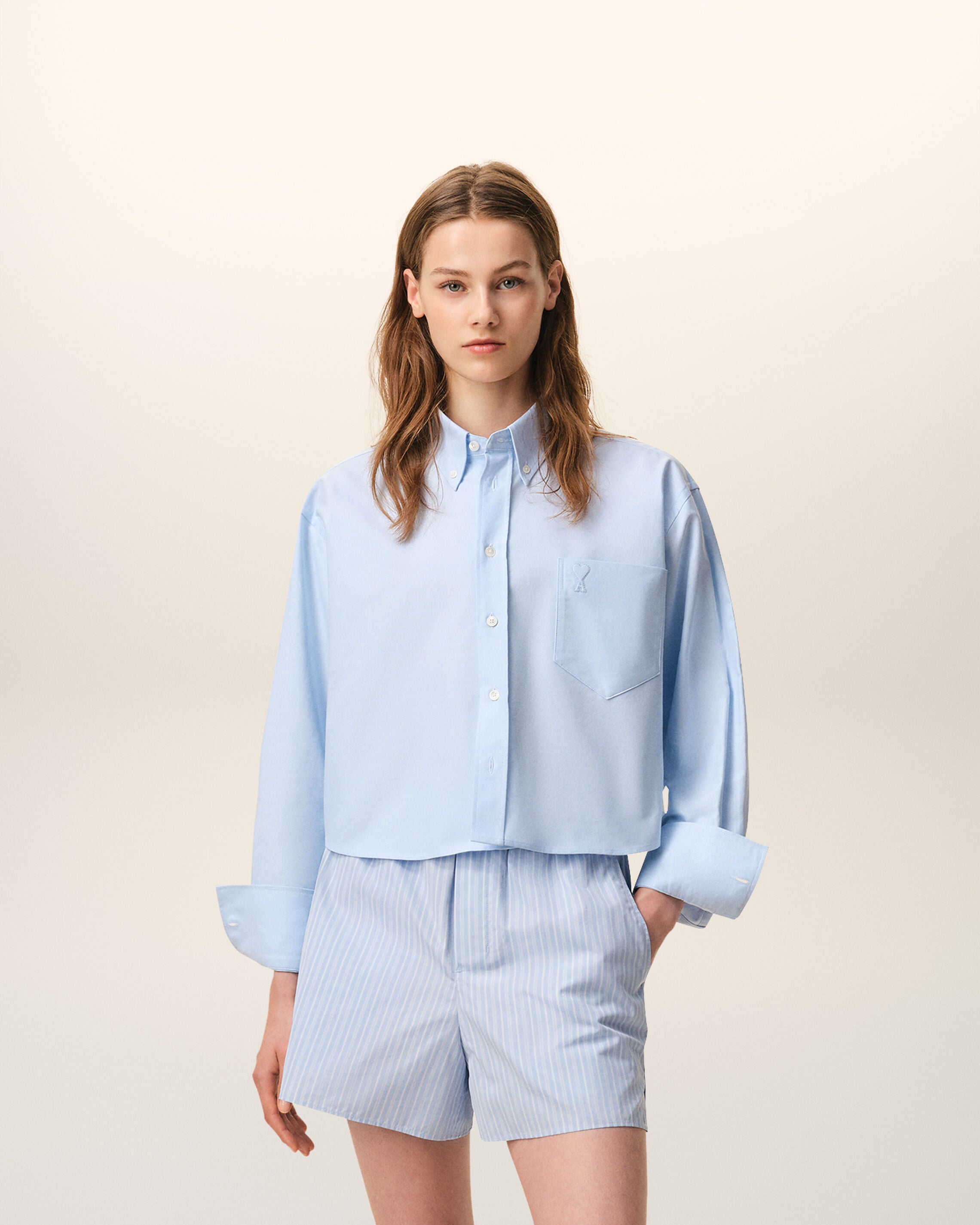 Blue cropped cotton shirt with embossed Ami de Coeur - 2