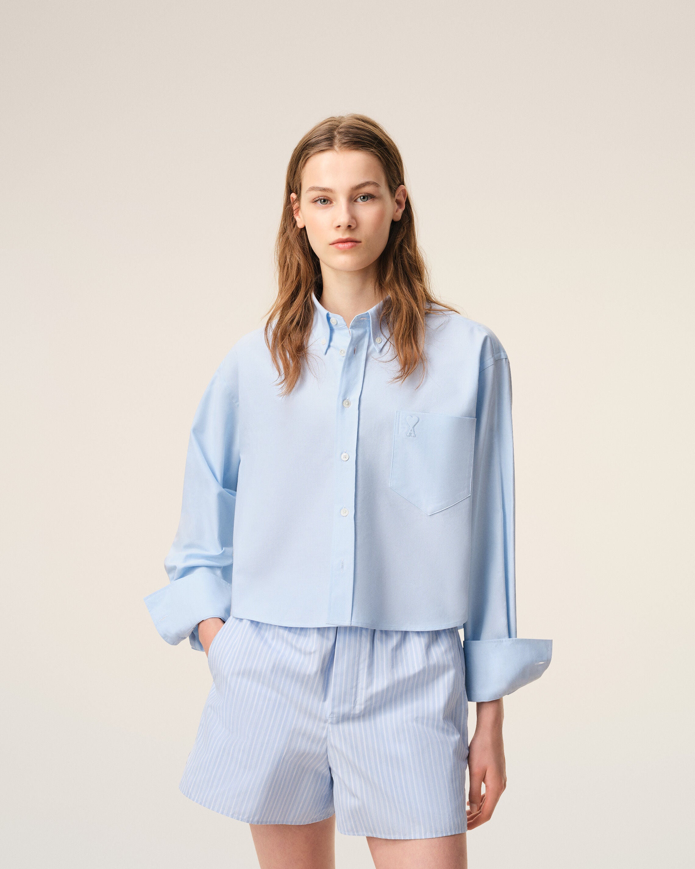 Blue cropped cotton shirt with embossed Ami de Coeur - 3