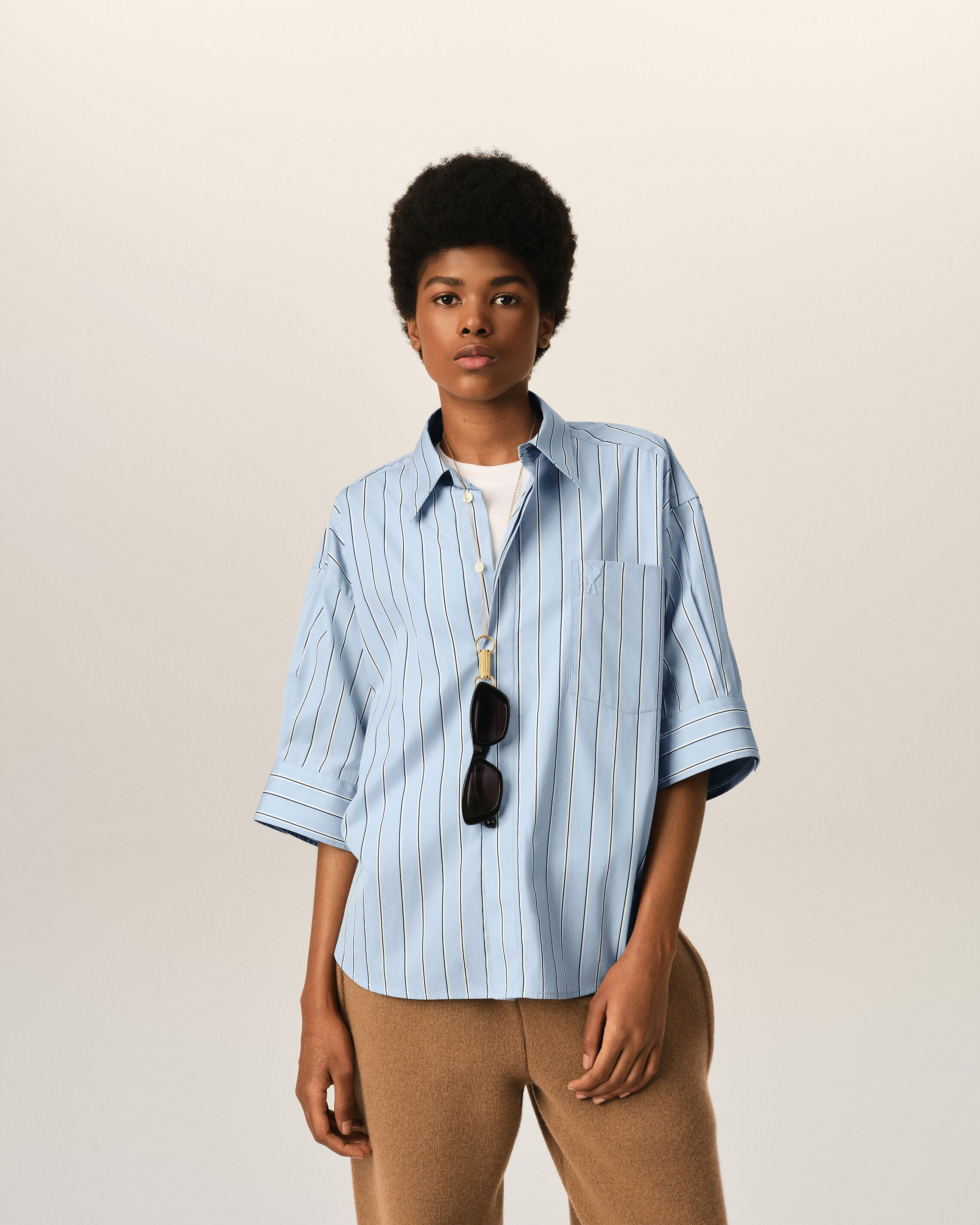 Camisa de algodón azul a rayas anchas de manga corta Ami de Cœur con logo en relieve - 2
