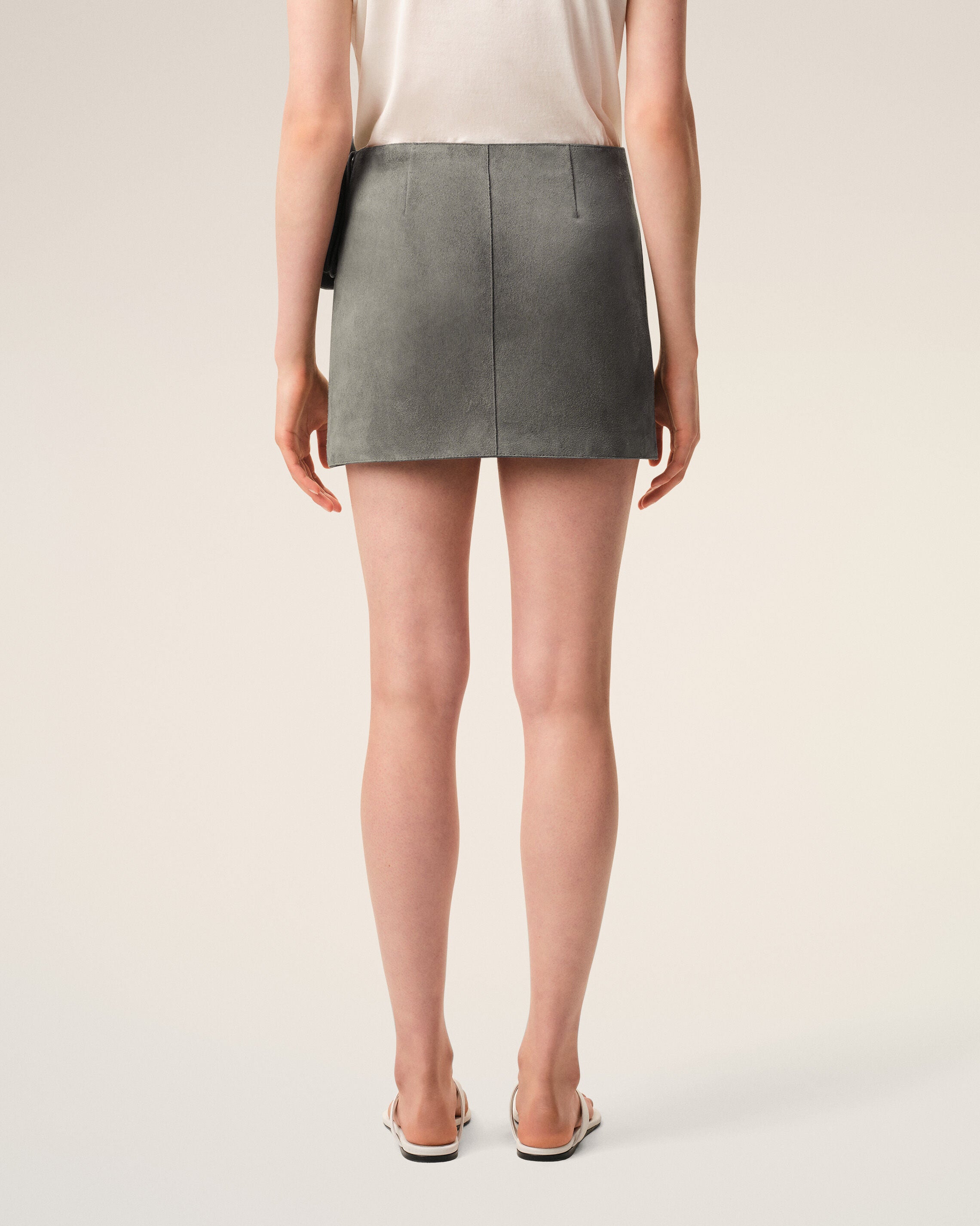 Jupe Mini Ceinture A Grosse Boucle Grise en Cuir De Chèvre - 4