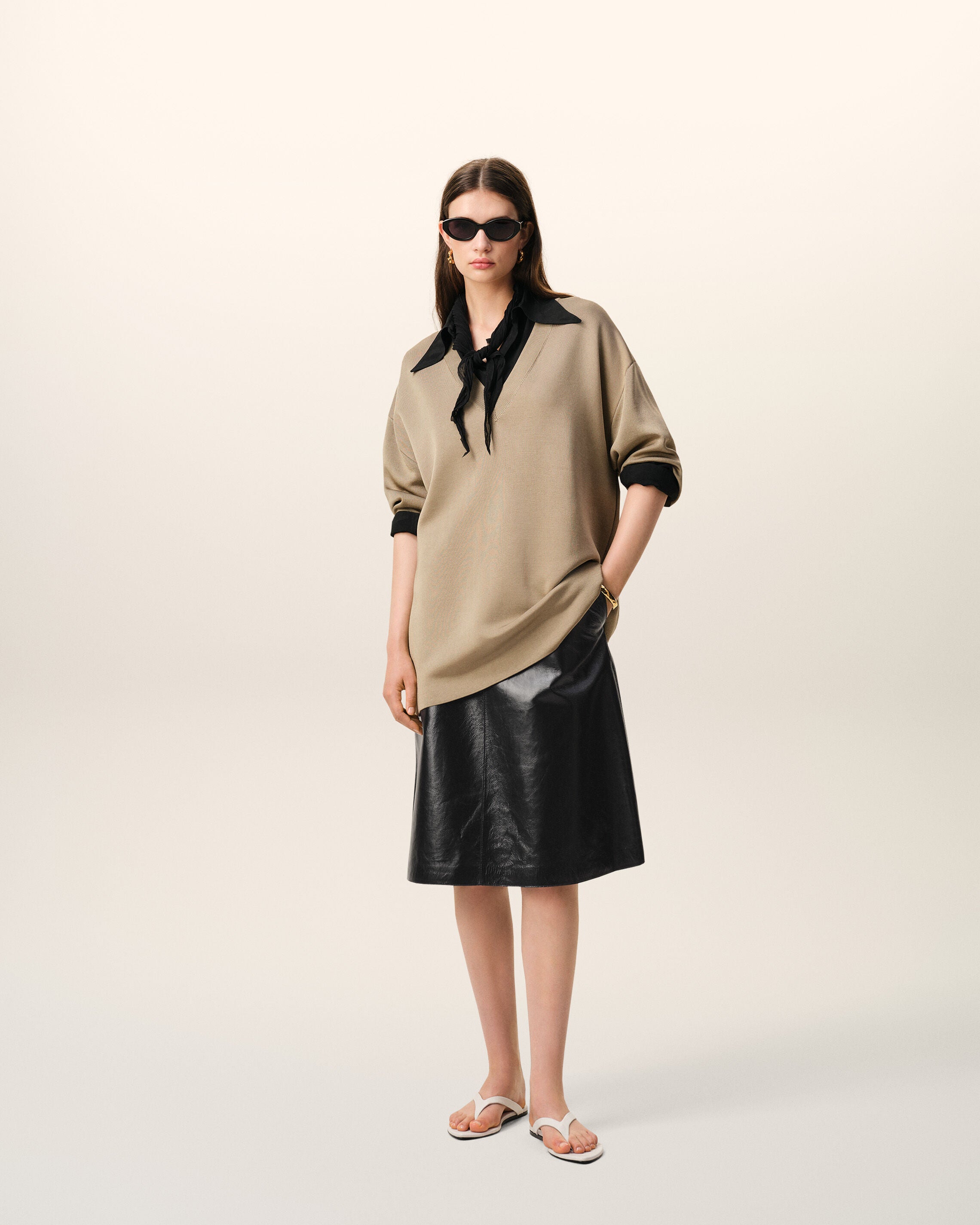 TAUPE BEIGE Beige Wool Short Sleeves V Neck Sweater | Ami Paris