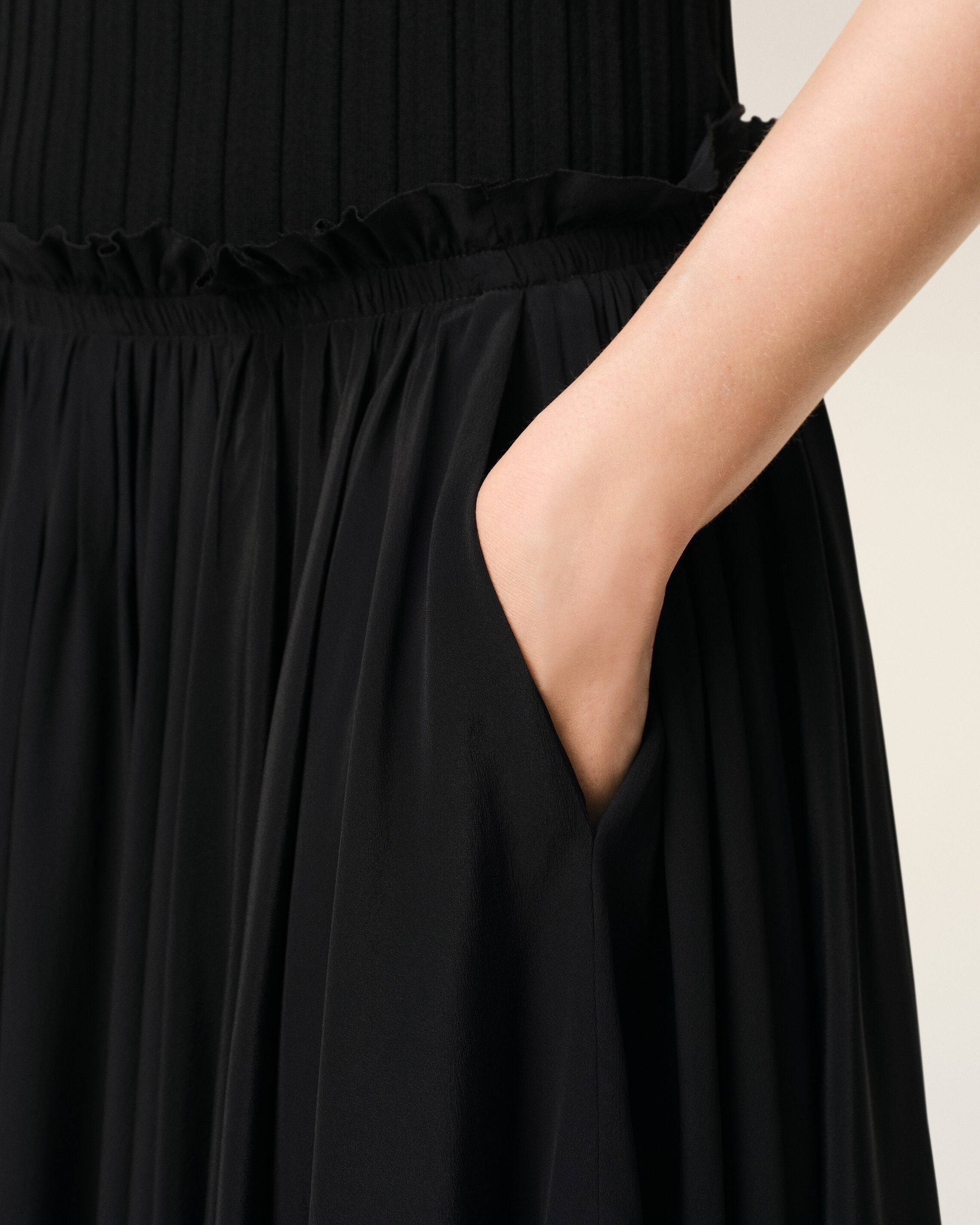 Black Blended Silk Midi Corolla Skirt - 5