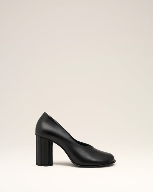                             Black Leather Anatomical-toe Piano Pumps - 3                         - Ami Paris