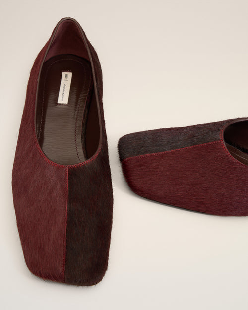 Zapatos planos bicolores de piel burdeos - 5 - Ami Paris