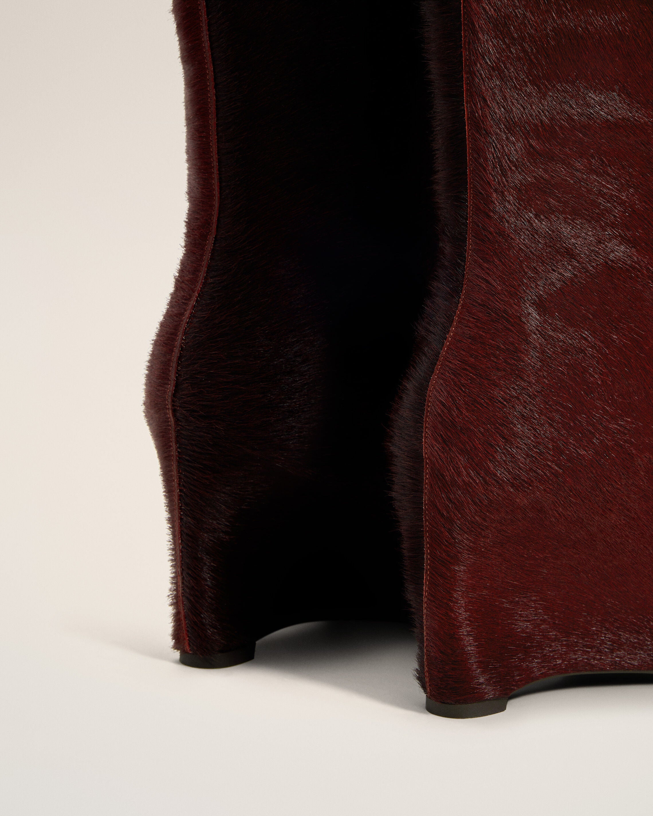 Zweifarbige kniehohe Stiefel aus Leder in Burgundy - 5