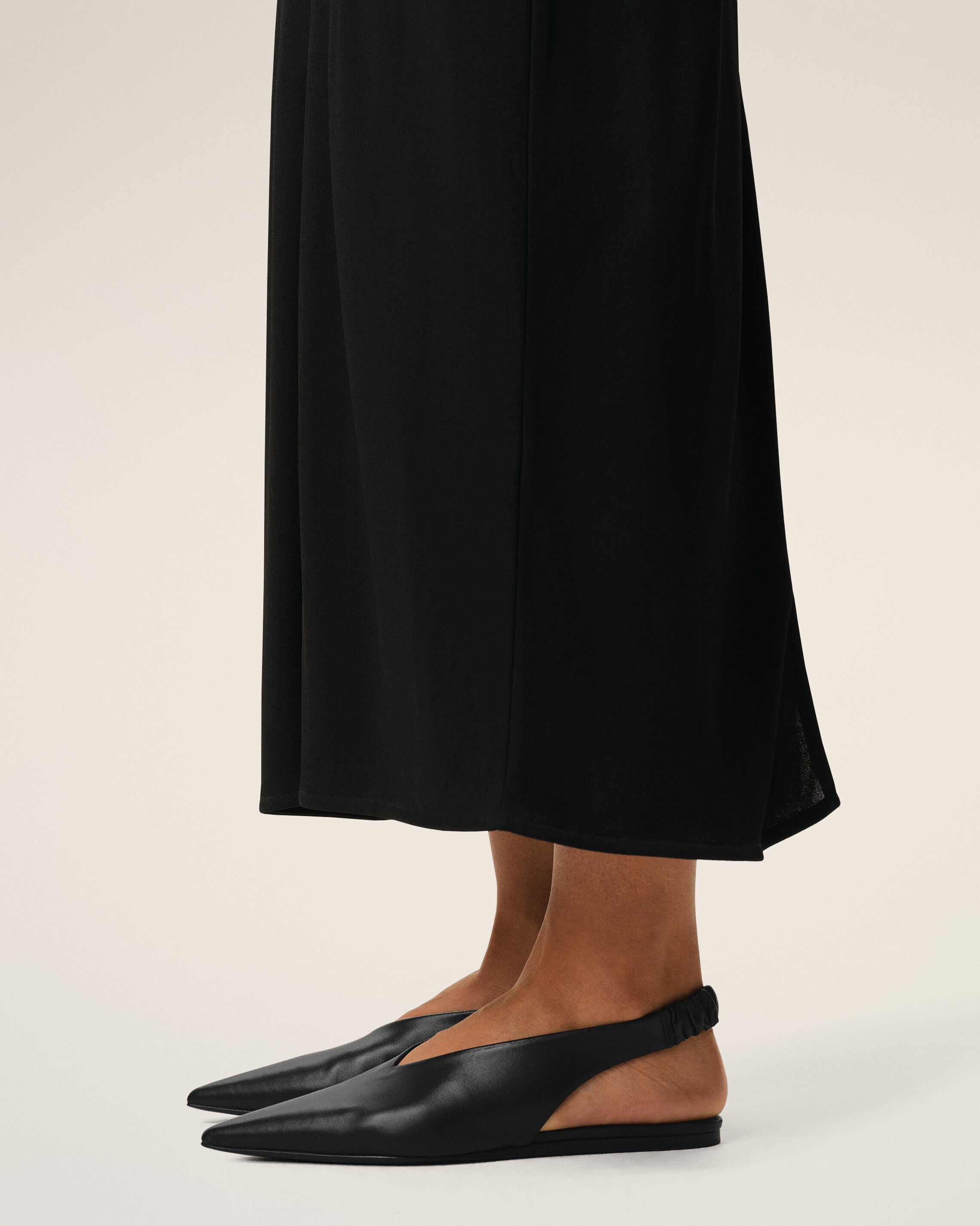 アミーゴ BLACK Black Lamb Leather Pointed Toe Slingbacks | Ami Paris