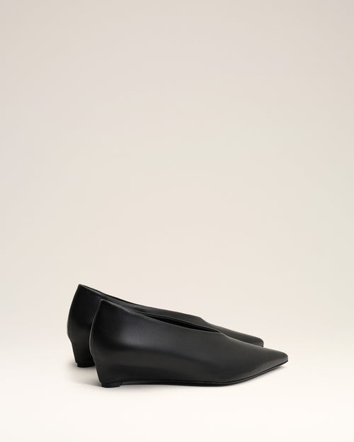 Black Lamb Leather Pointed Toe Wedge Pump - 4 - Ami Paris