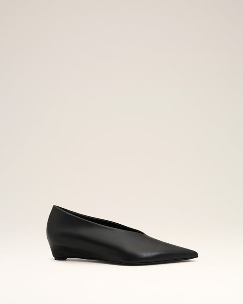 Zapatos de cuña con puntera puntiaguda de piel de cordero negra - 2 - Ami Paris