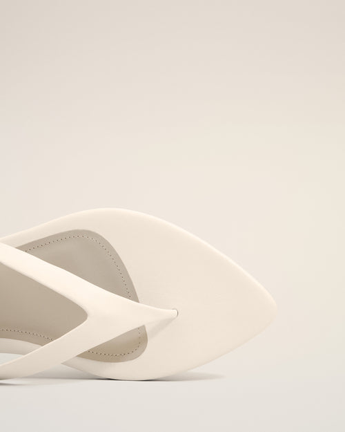 White Lamb Leather Pointed Toe Flip Flops - 5 - Ami Paris