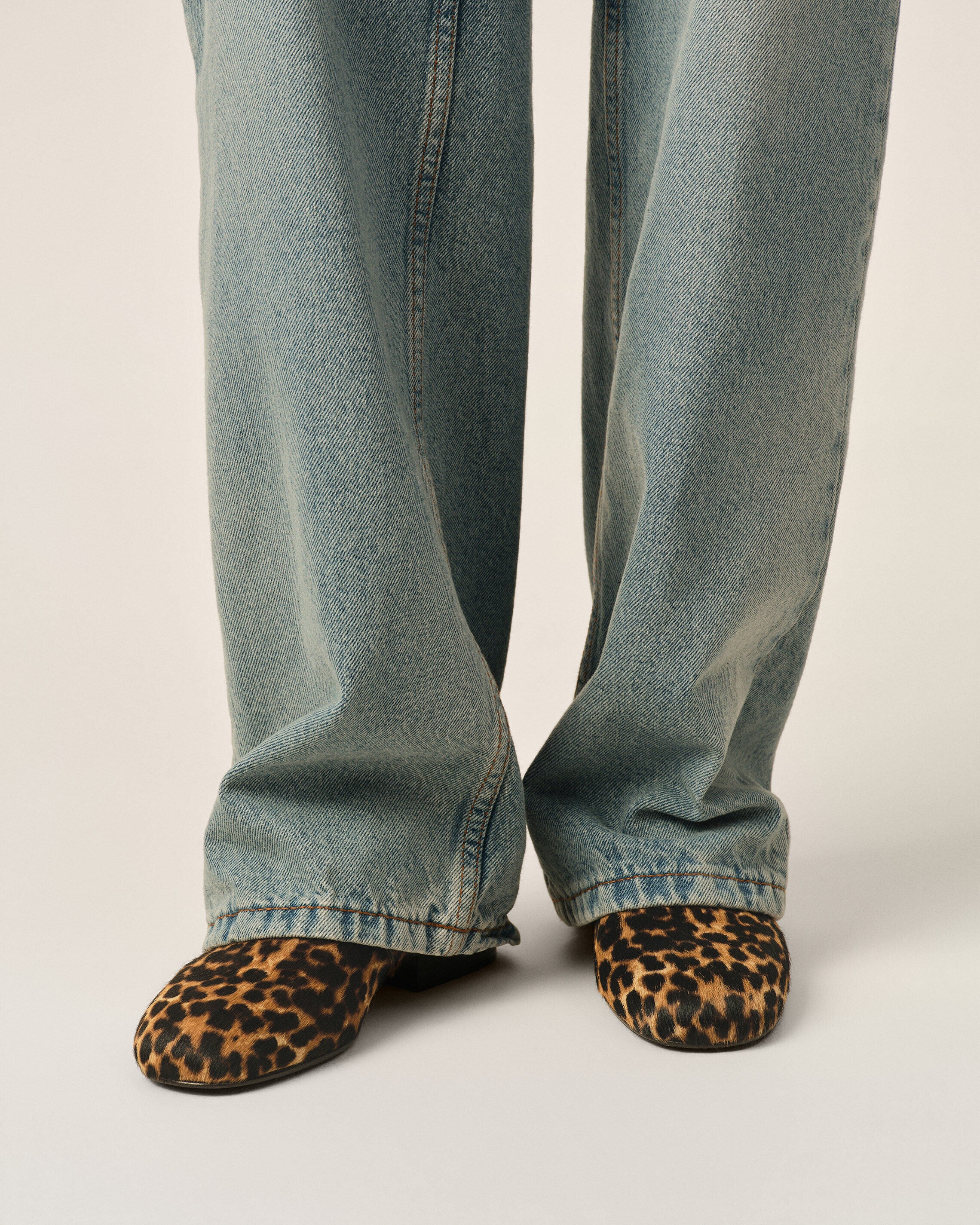 Leopard printed flat cowhide leather shoes - 2