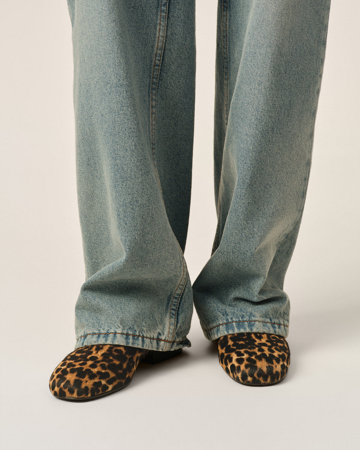Leopard printed flat cowhide leather shoes - 2