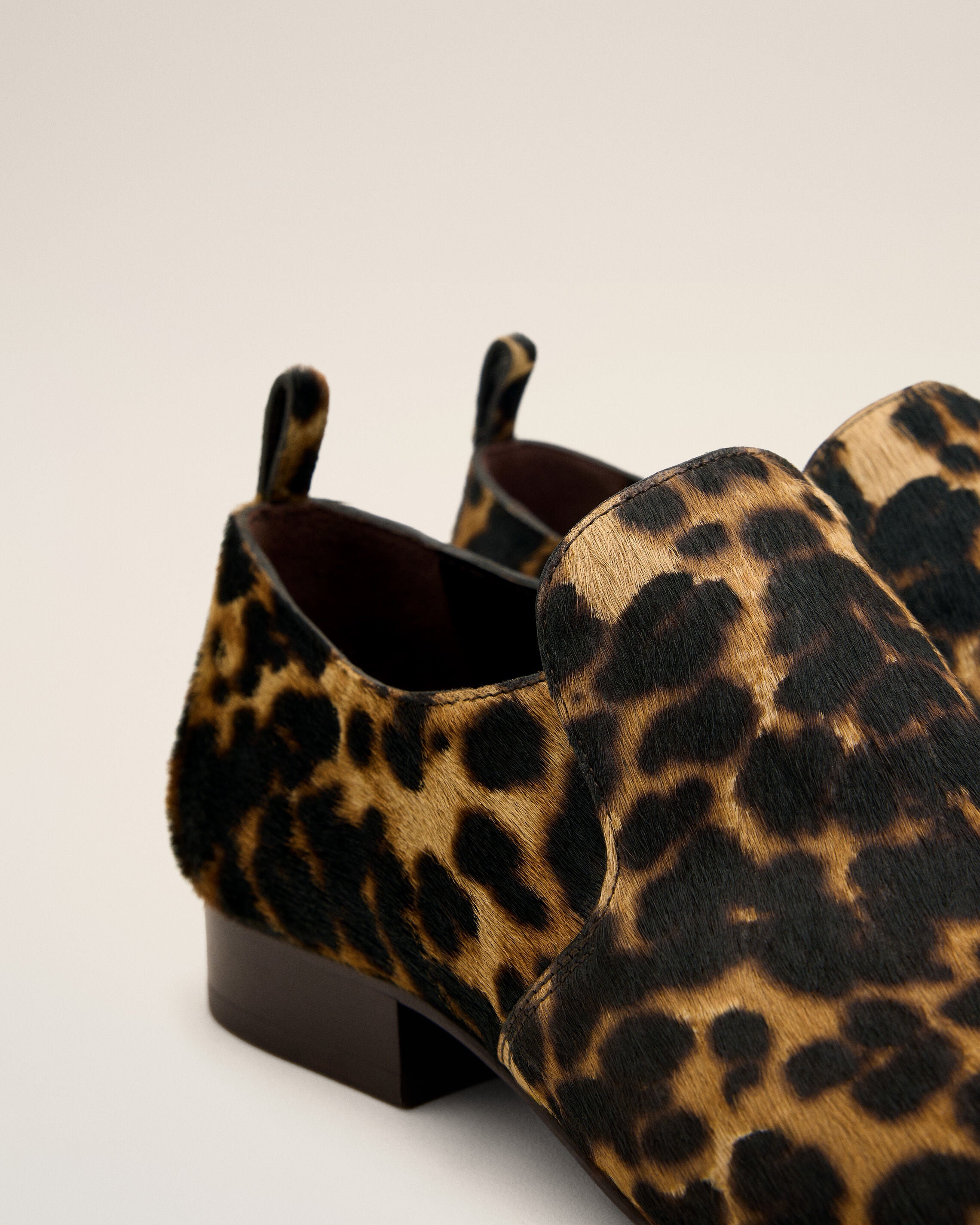 Leopard printed flat cowhide leather shoes - 5