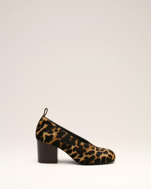 leopard printed cowhide leather pumps - 2 - Ami Paris
