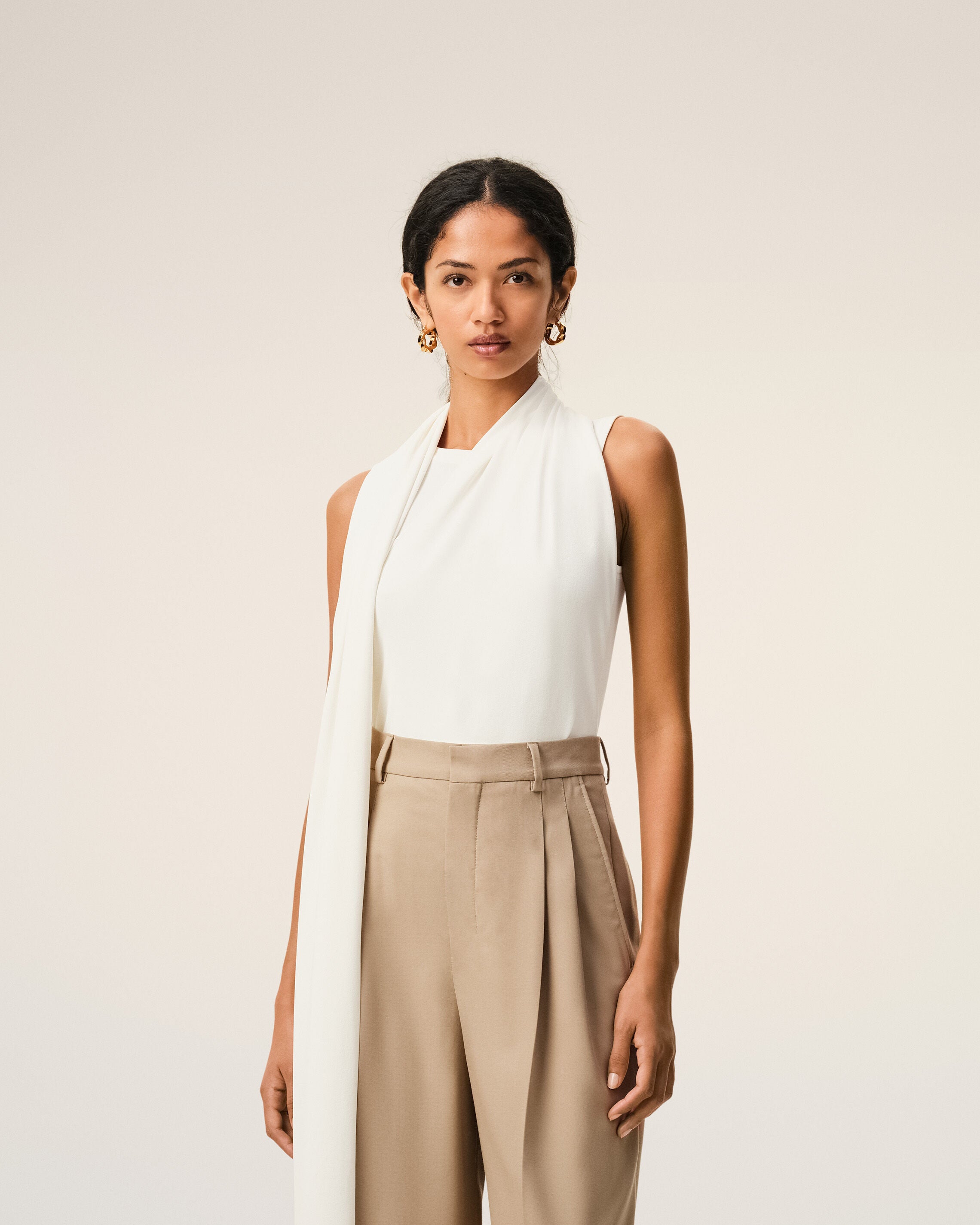 White Jersey Sleeveless Lavalliere Top - 3