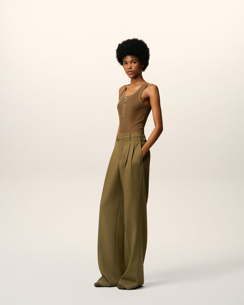 Pantalón ancho con trabillas de lana verde  - 6 - Ami Paris