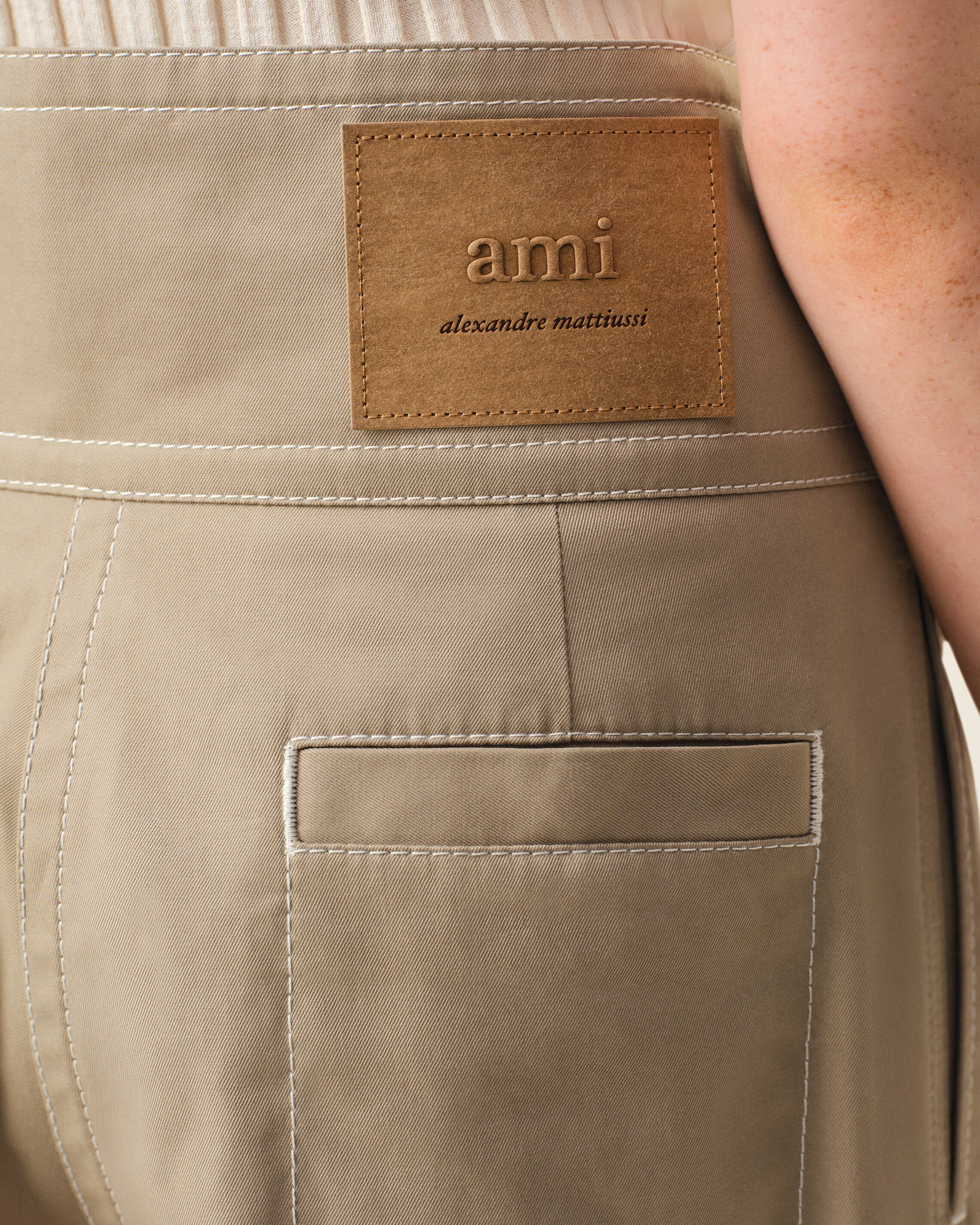Pantaloni in cotone beige con cintura avvolgente - 5