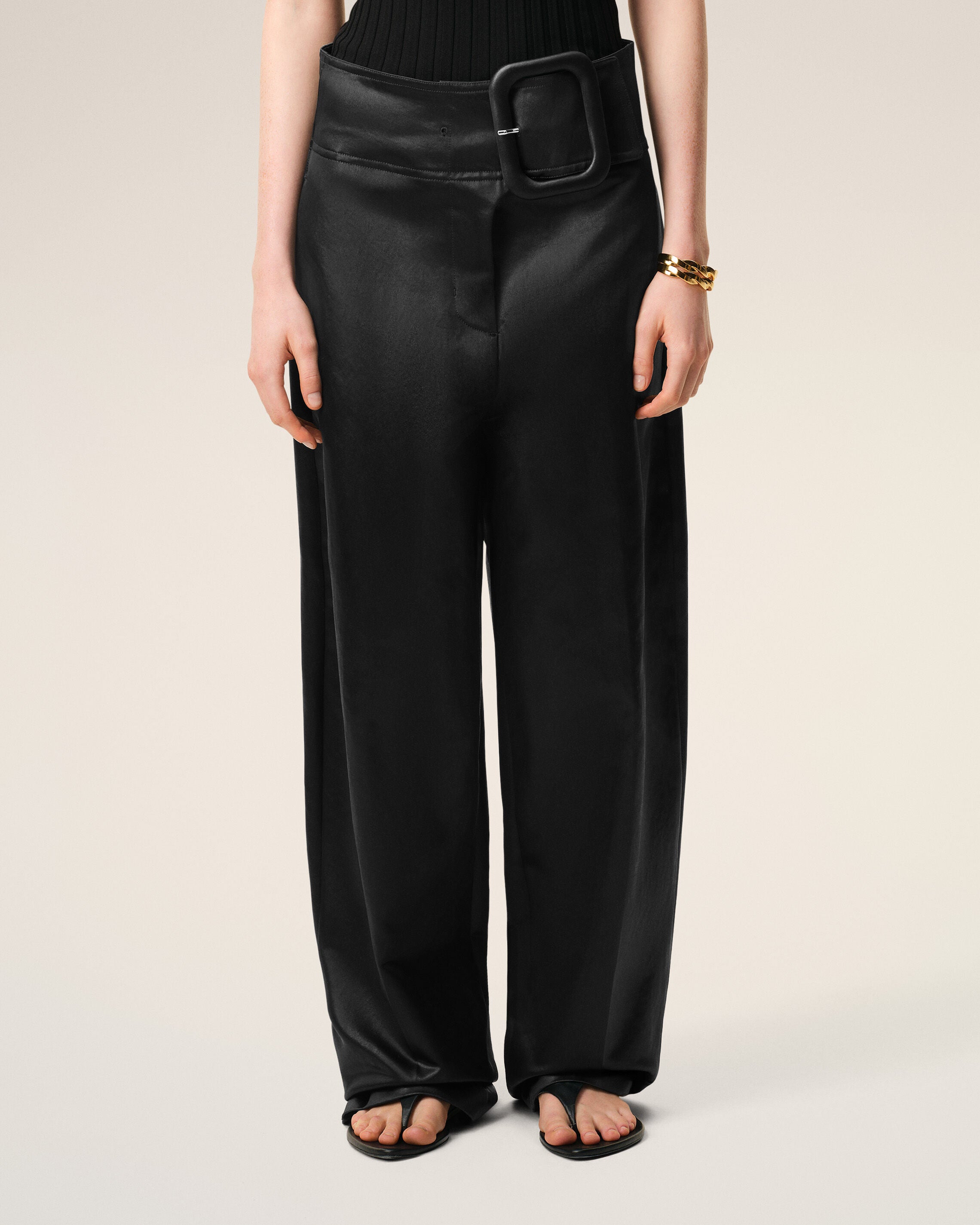 Pantalon Noir Avec Ceinture A Boucle en Satin - 3