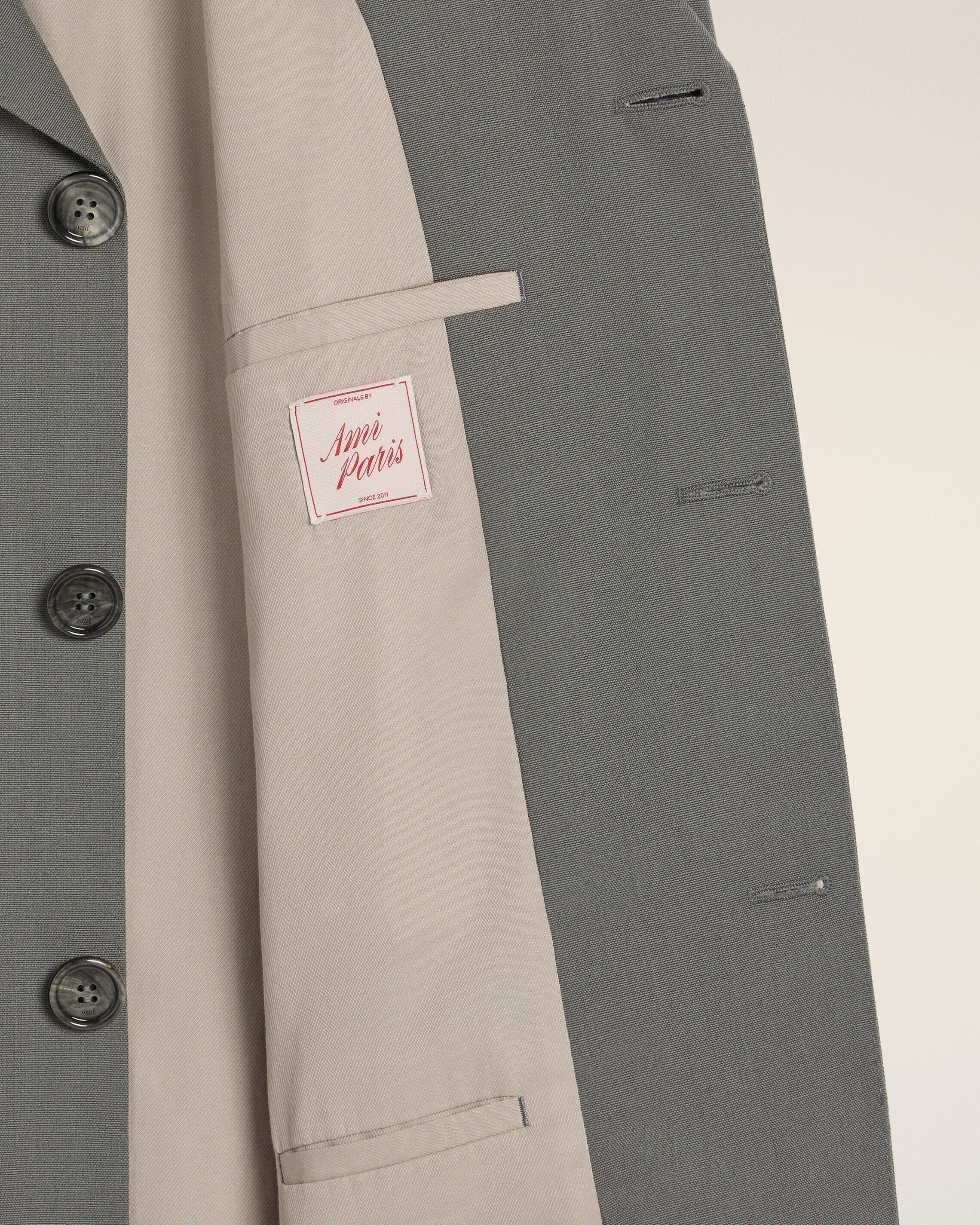 Chaqueta recta cruzada de lana virgen gris - 7