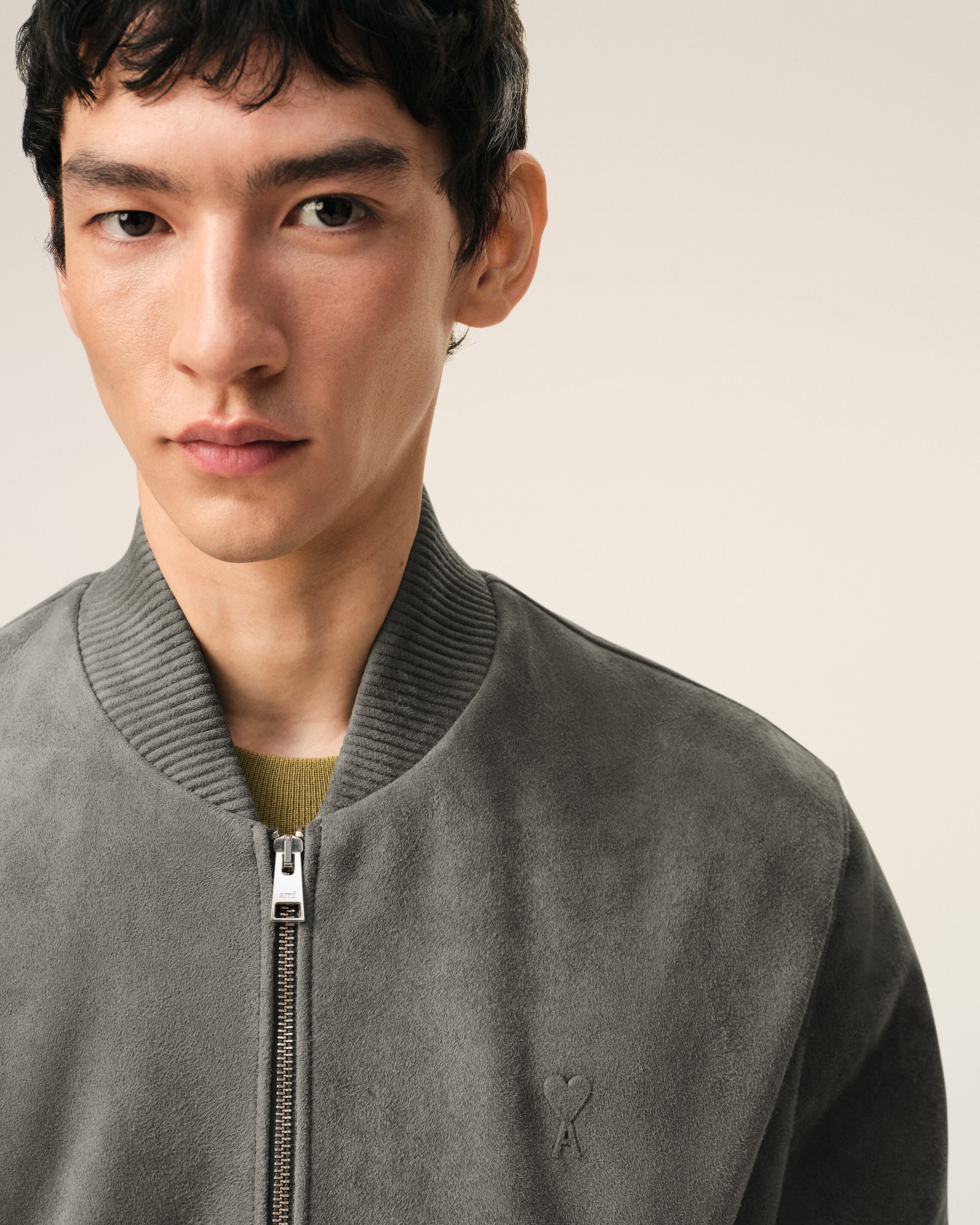 Graue Ami De Coeur Ziegenleder-Jacke mit Reißverschluss - 4