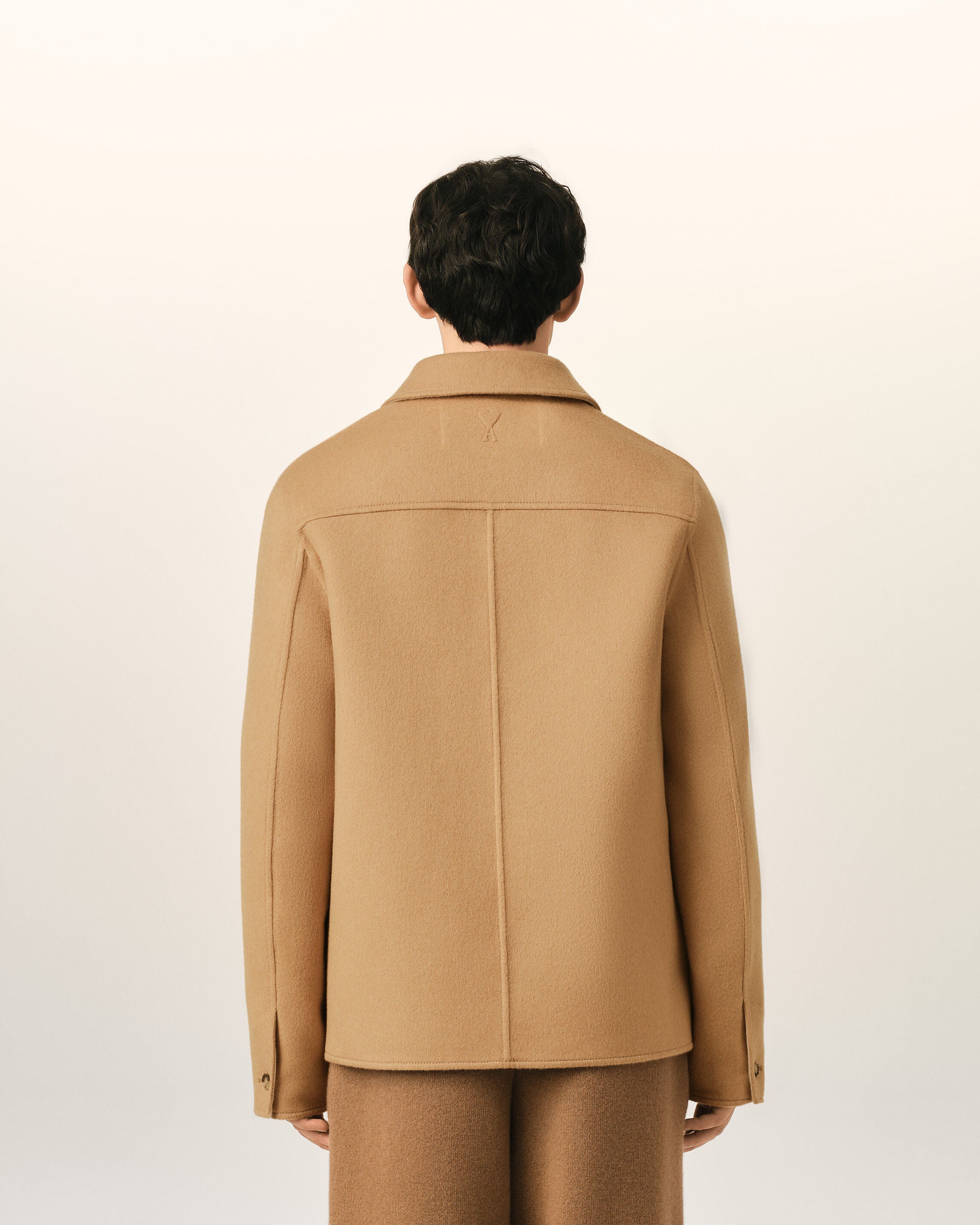 ベージュ ウールカシミア ジャケット ボタン付き ベージュマスト