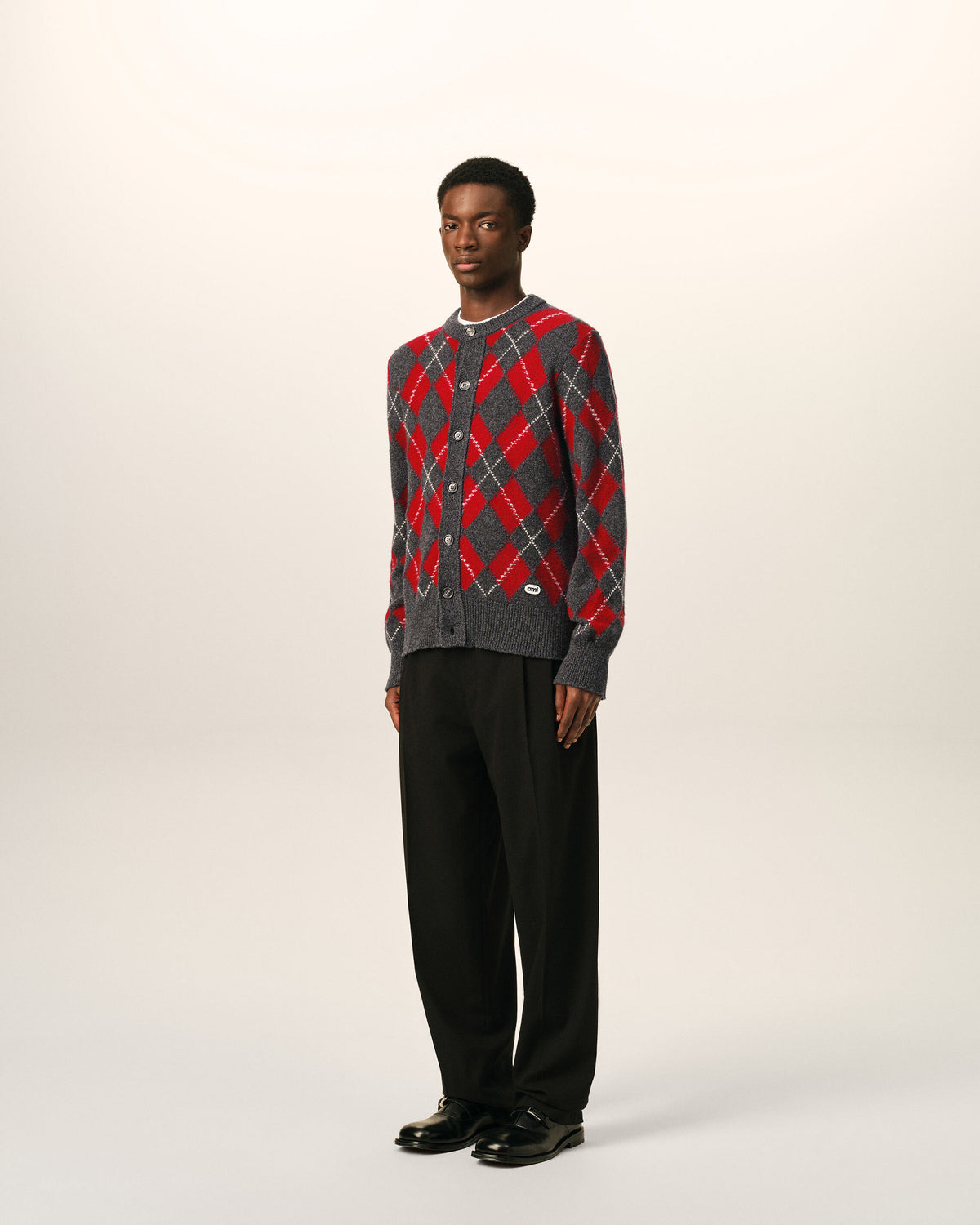 Cardigan gris motif argyle rouge en laine - 6