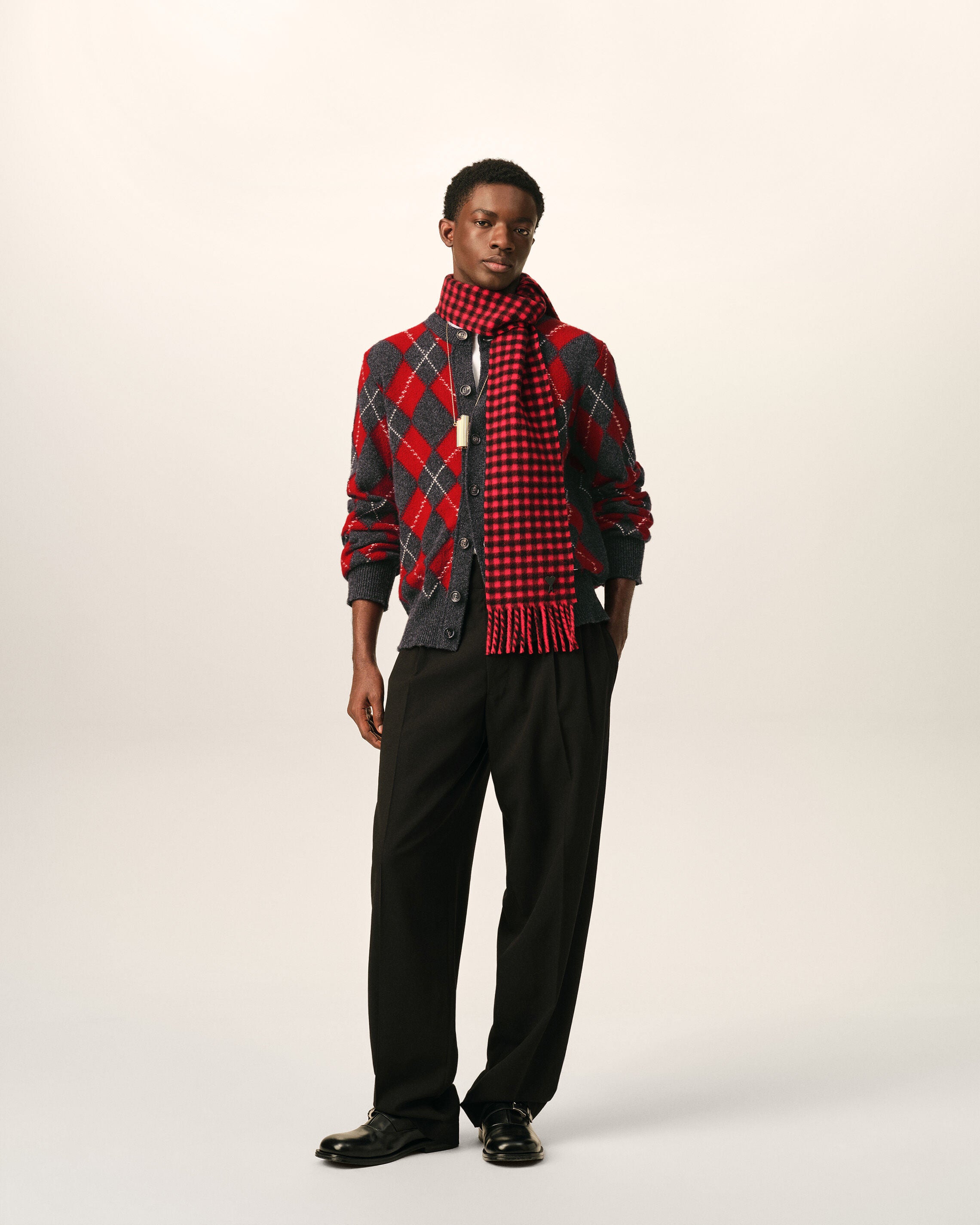 Grey wool cardigan in red argyle - 3