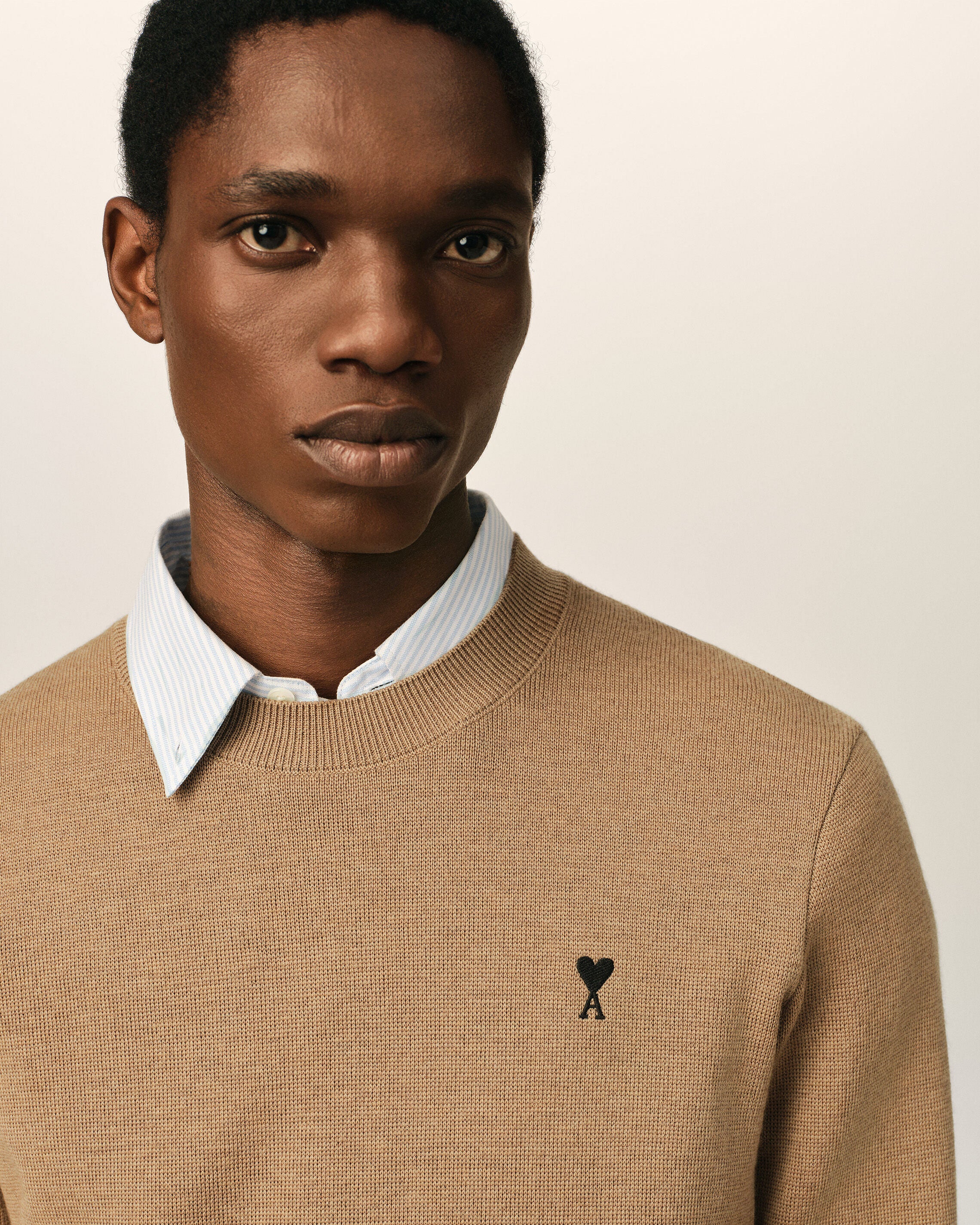 Brown crewneck wool sweater with Ami de Coeur - 4