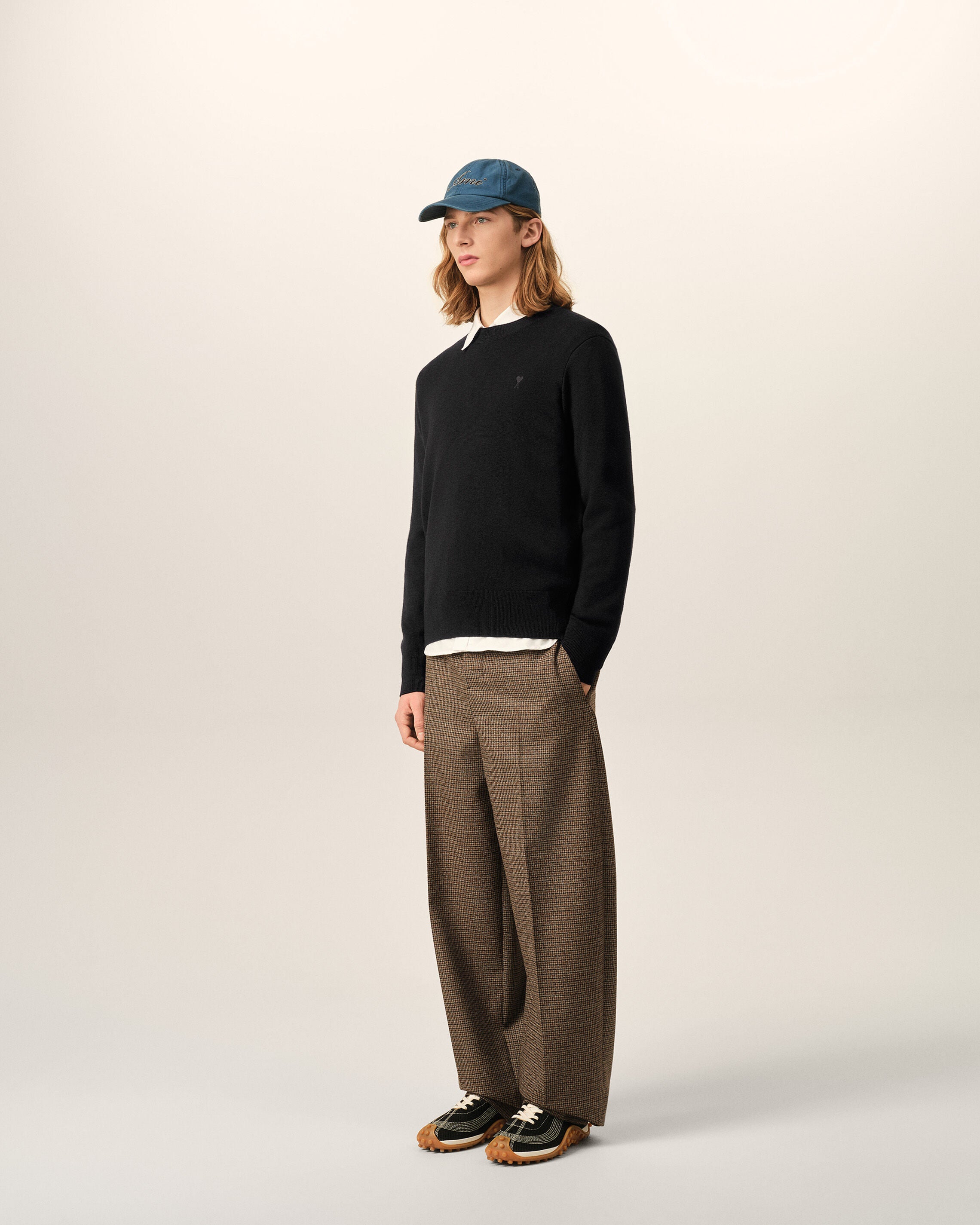 Black crewneck wool sweater with Ami de Coeur - 6
