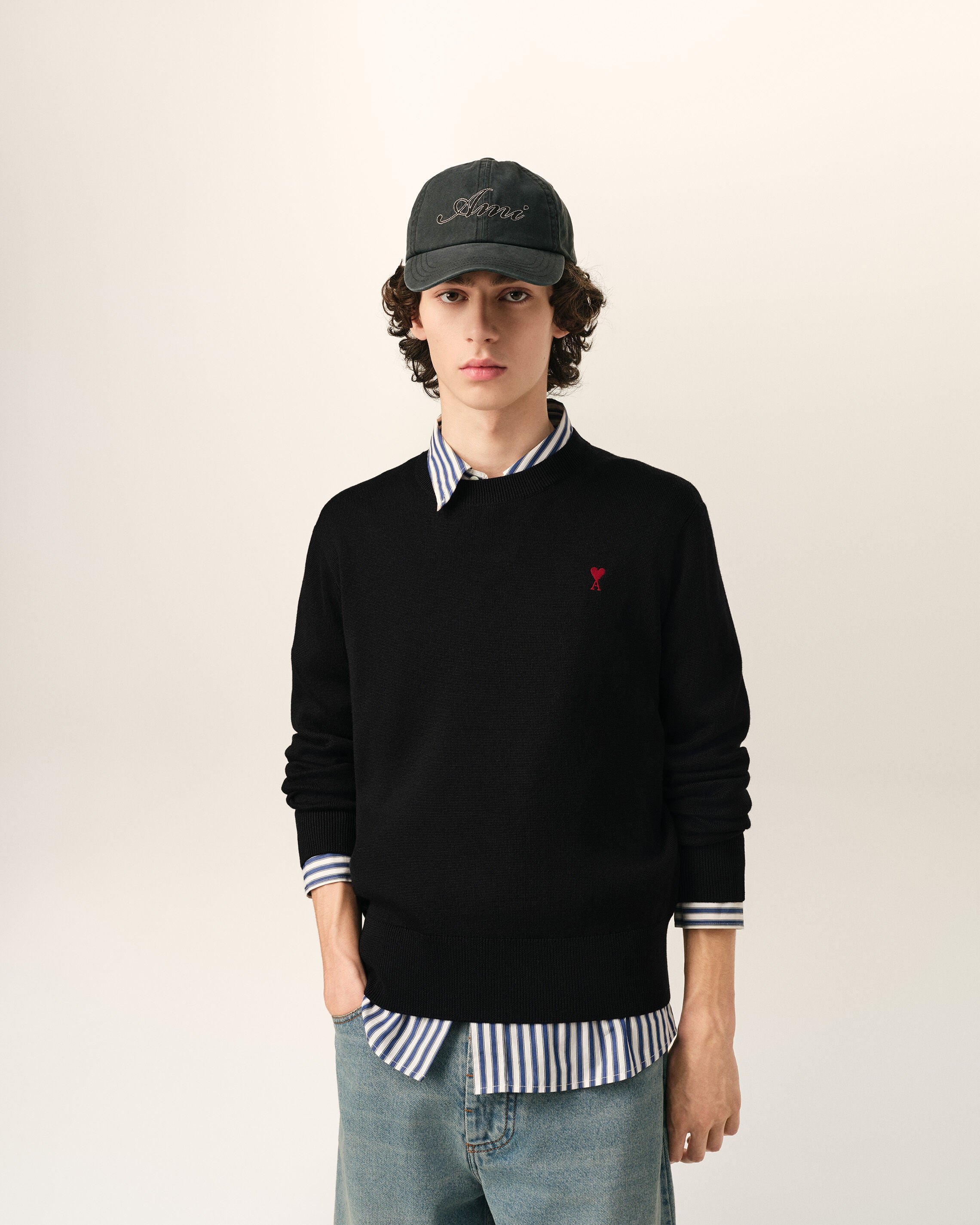 Black crewneck wool sweater with Ami de Coeur - 2