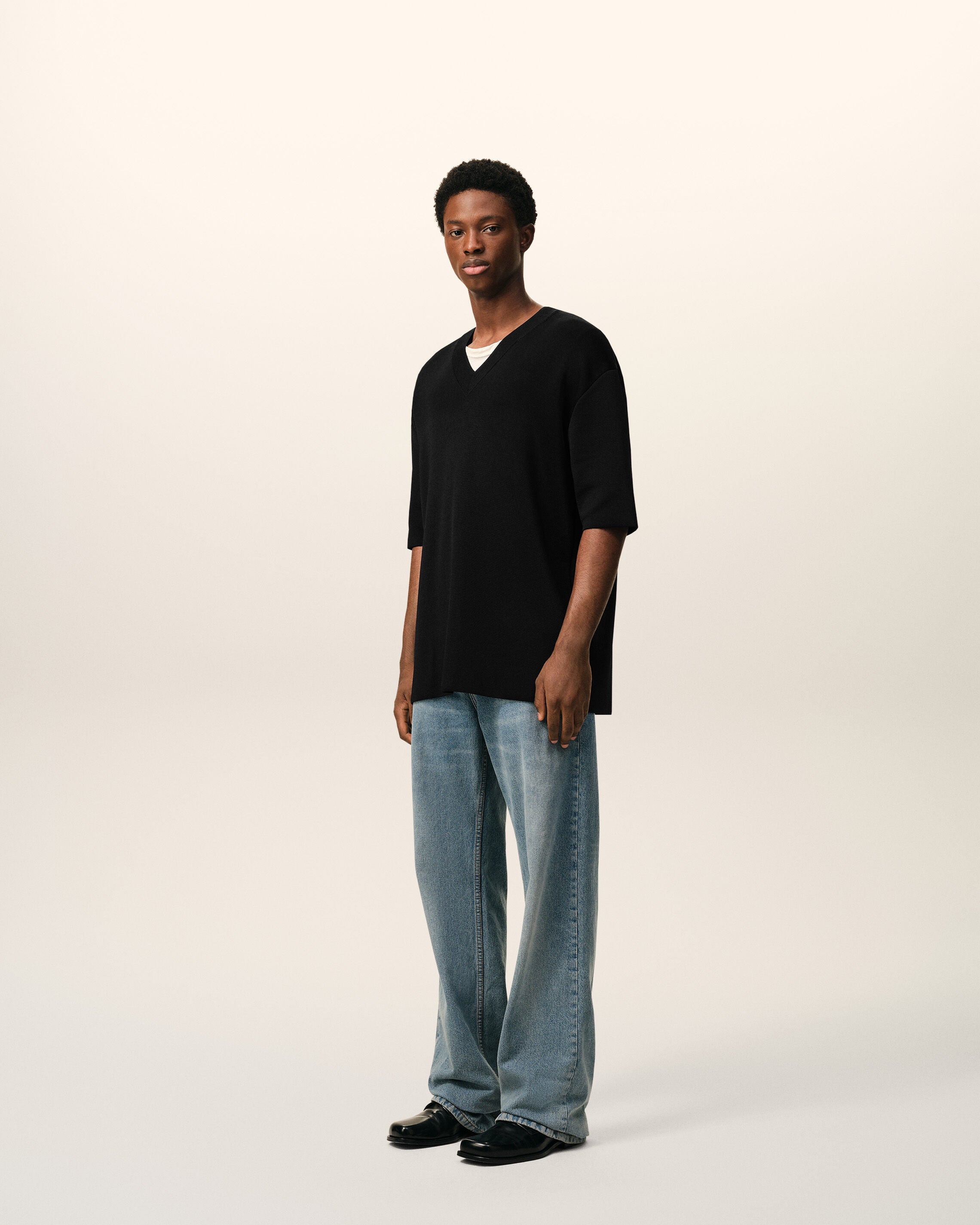 Pull Noir Col V Manches Courtes en Laine - 6