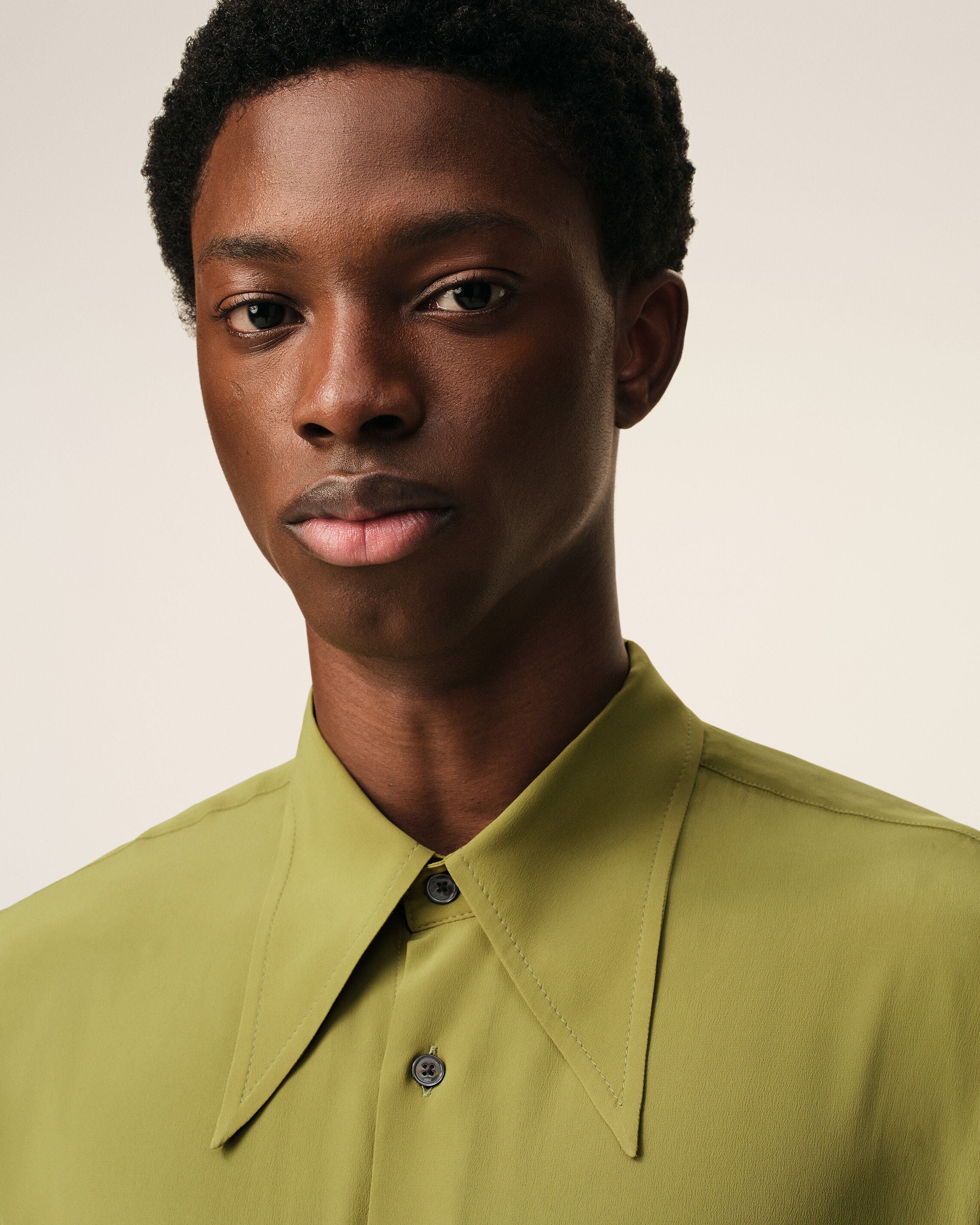 Green Blended Silk Sharp Collar Adjusted Shirt - 4