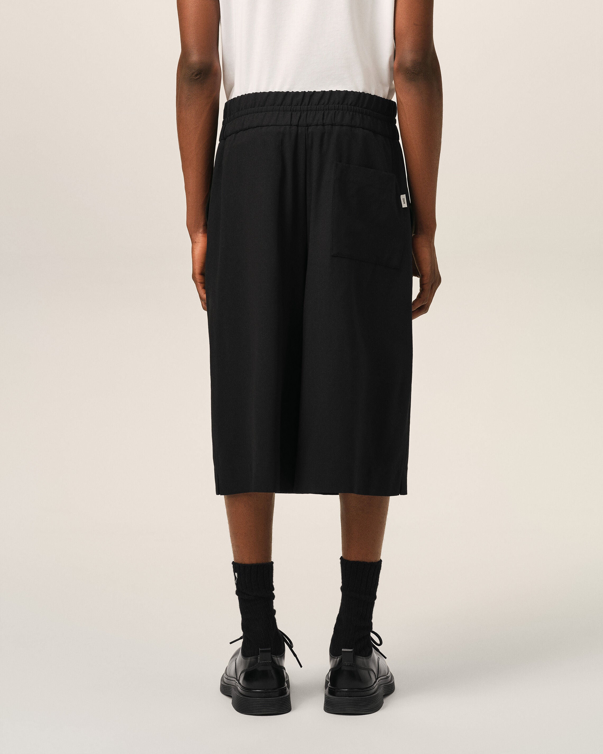 Black large elasticated wool bermuda shorts - 4