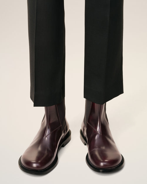 Anatomisch geformte Chelsea-Boots aus Leder in Burgundy - 2 - Ami Paris