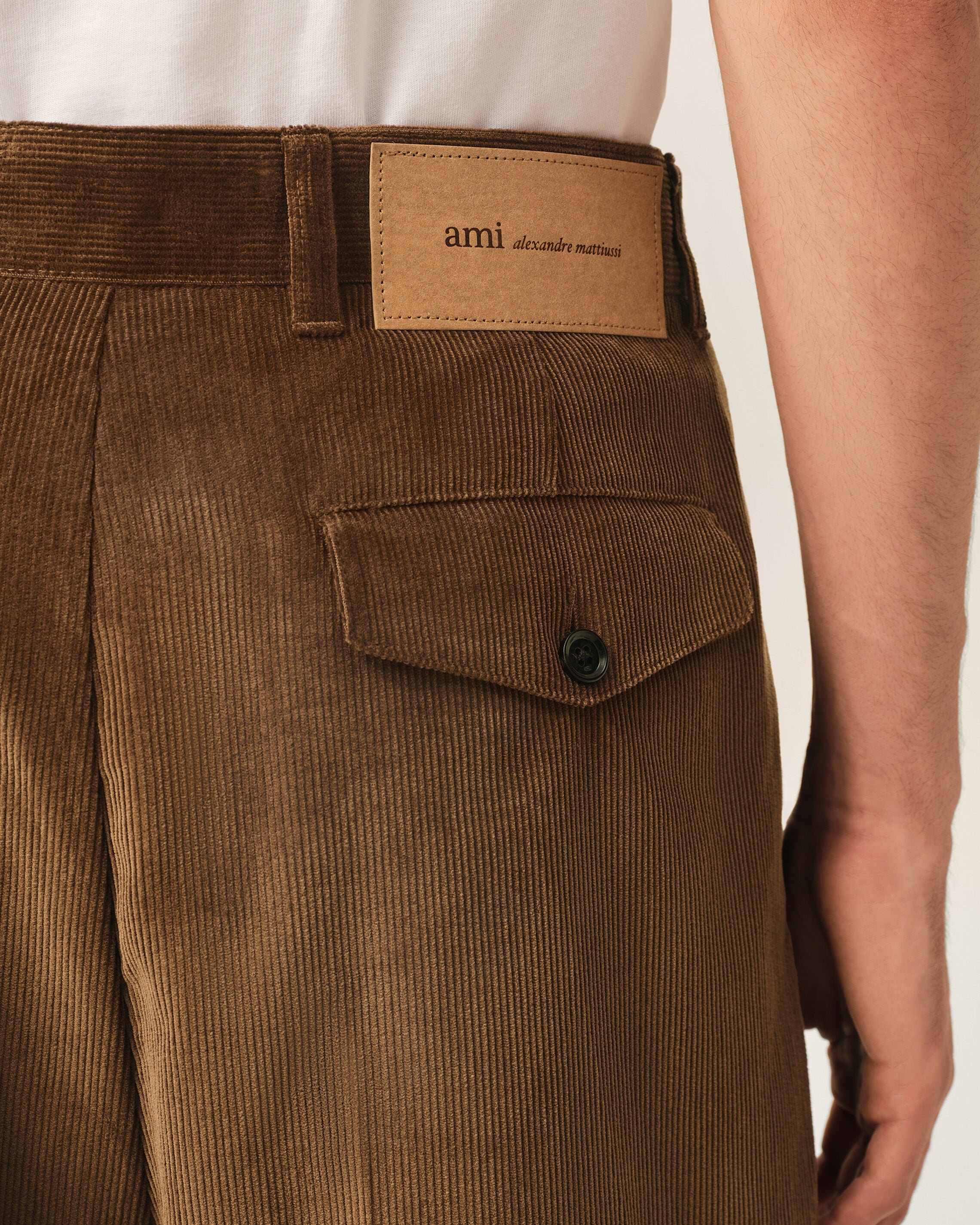 Pantalon marron coupe carotte en velours de coton - 5