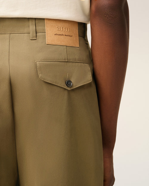 Pantalón de corte zanahoria oversize de algodón verde - 5 - Ami Paris