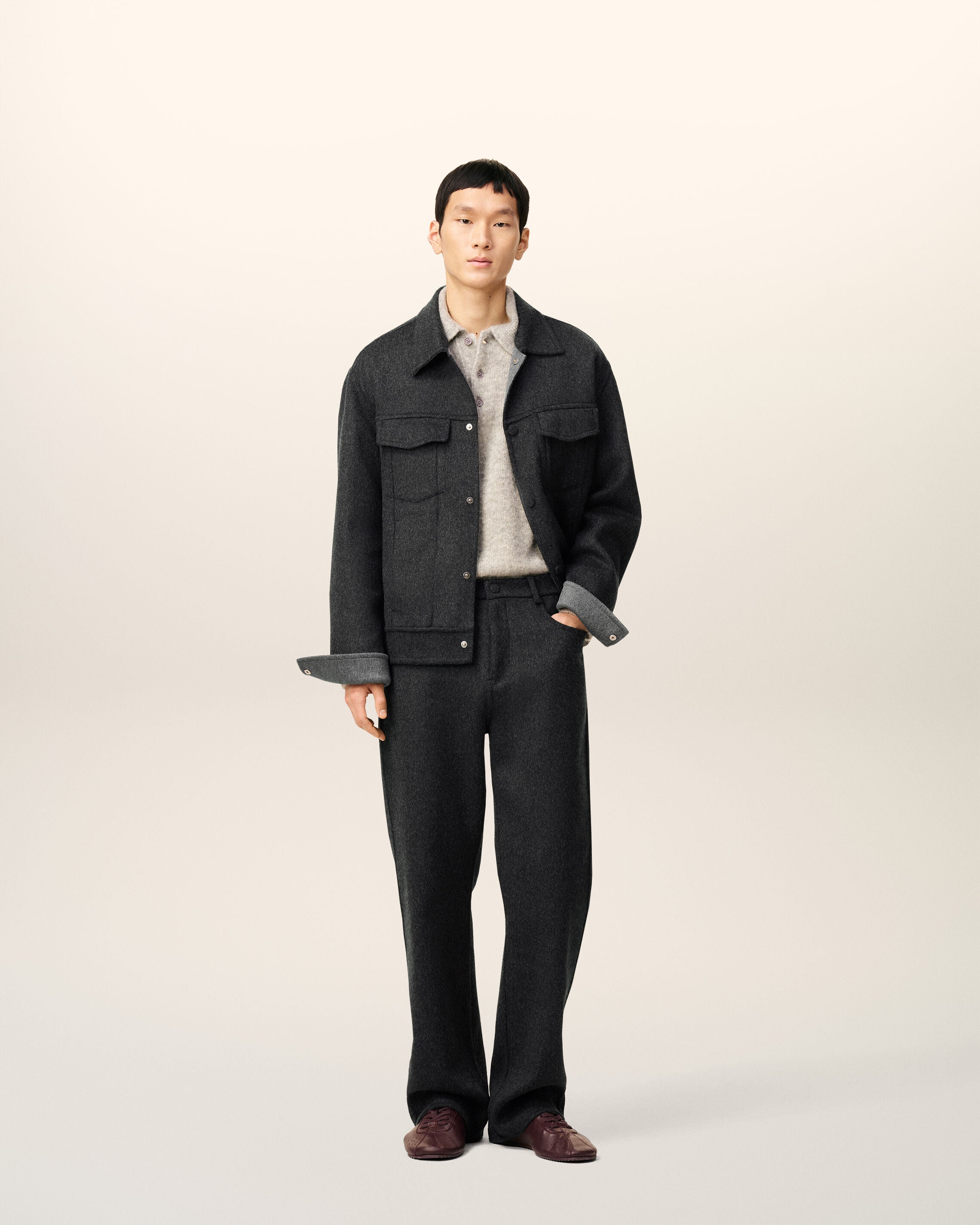 美品 Ami paris ウール ストレート スラックス　パンツ AMI Paris メンズウールチャコールグレーパンツ (すべての新品) IFCHIC.COM