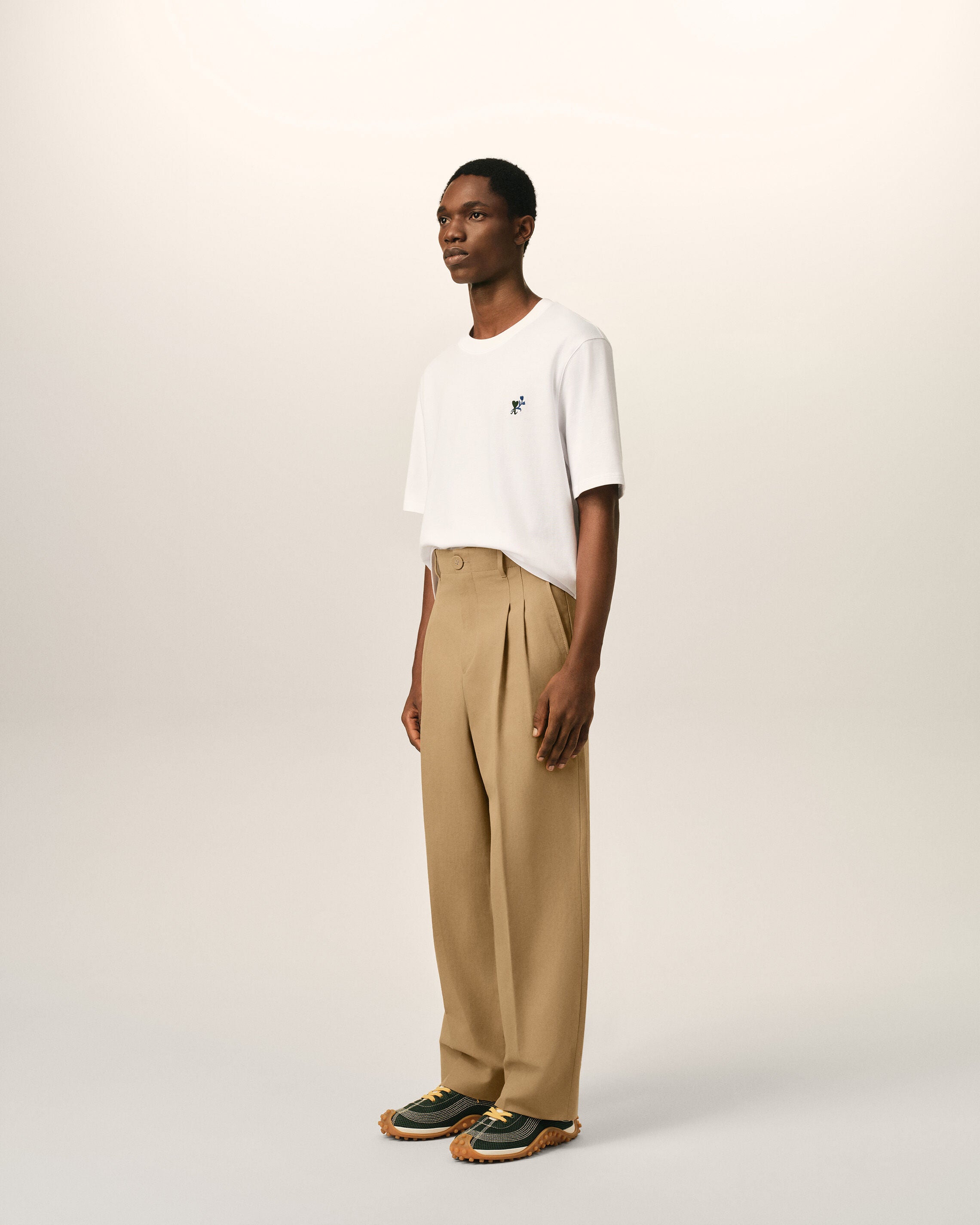 Pantalon beige coupe carotte taille haute en coton et lin - 6