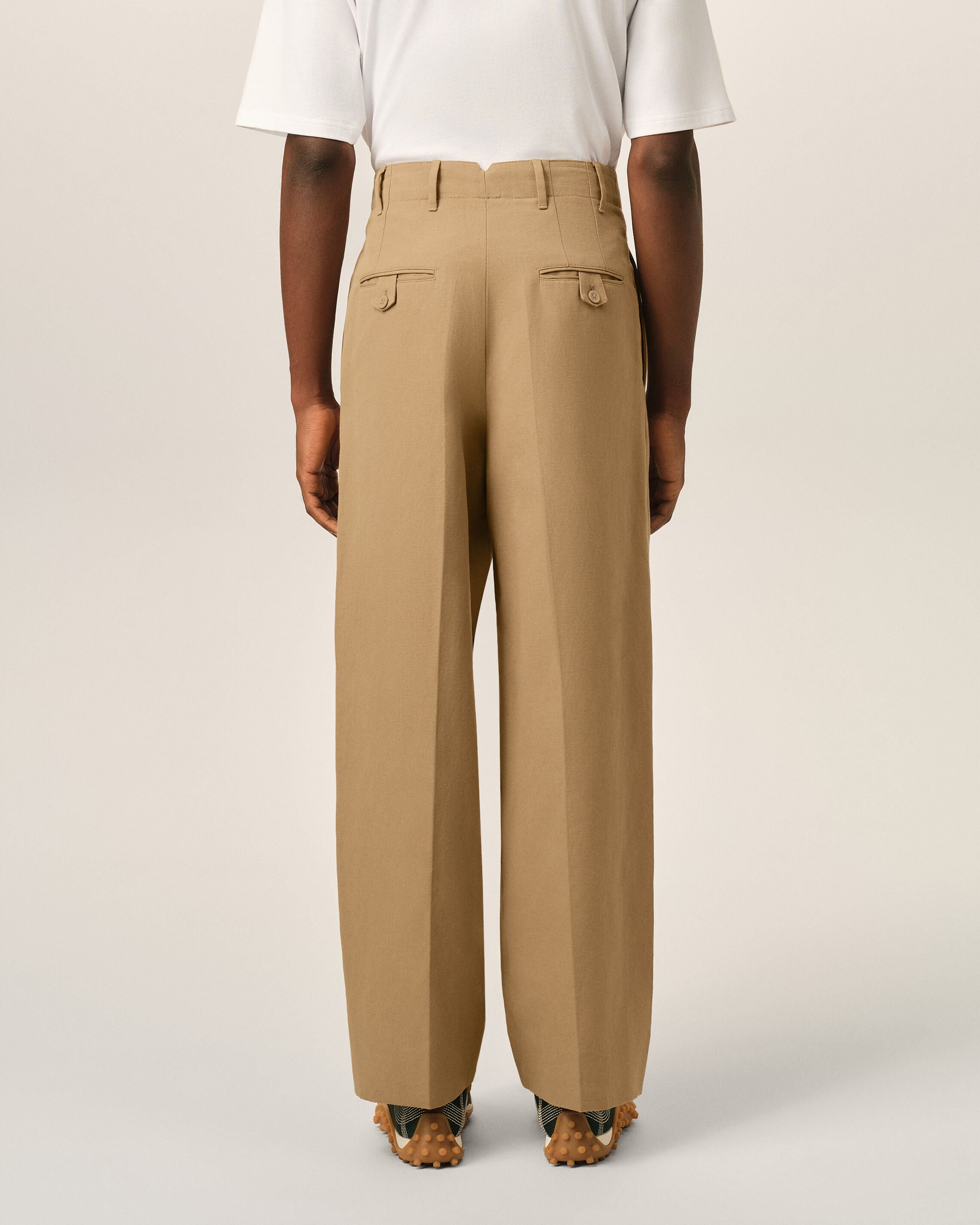 Pantalon beige coupe carotte taille haute en coton et lin - 4
