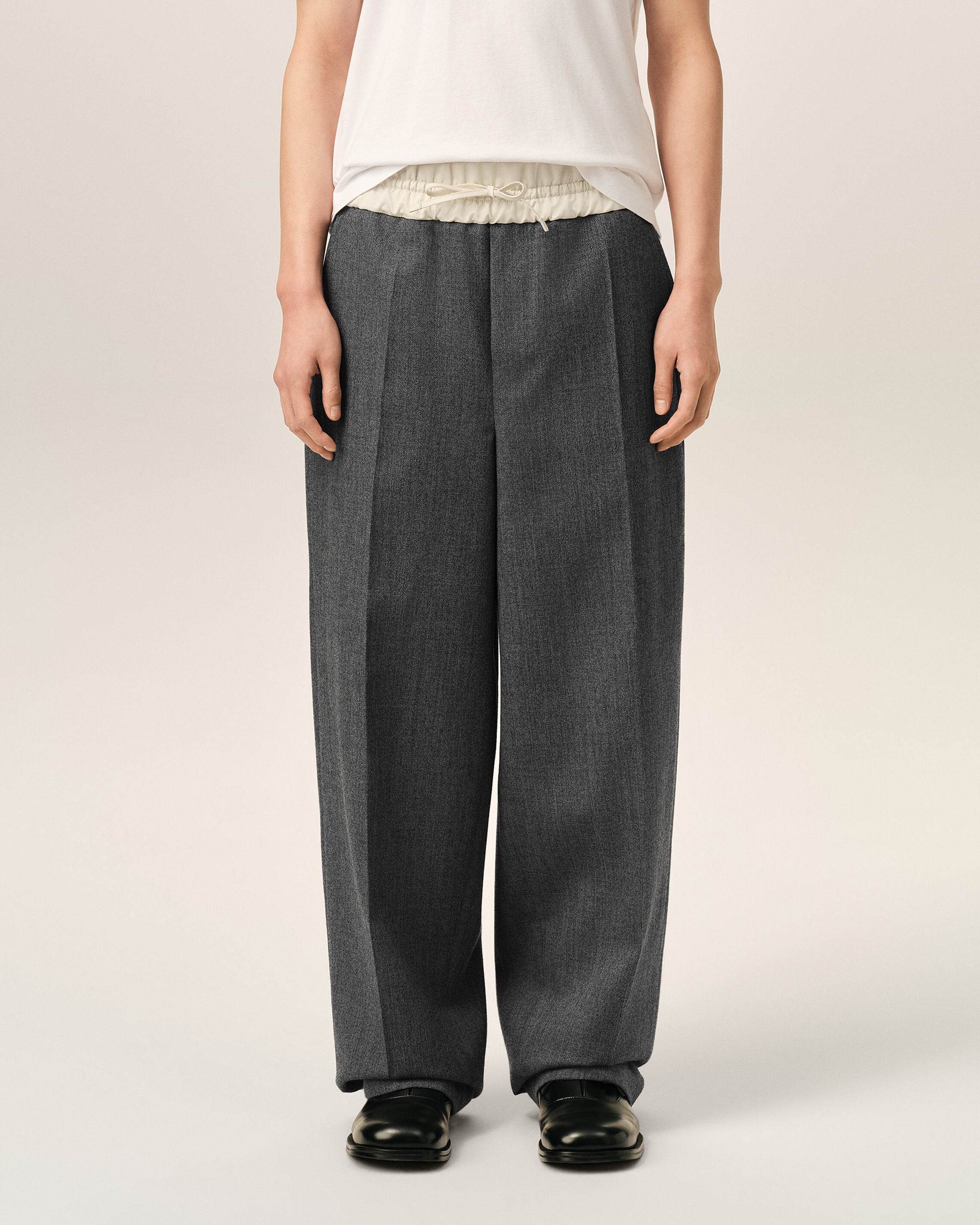 Grey elasticated-waist wool and satin trousers - 3
